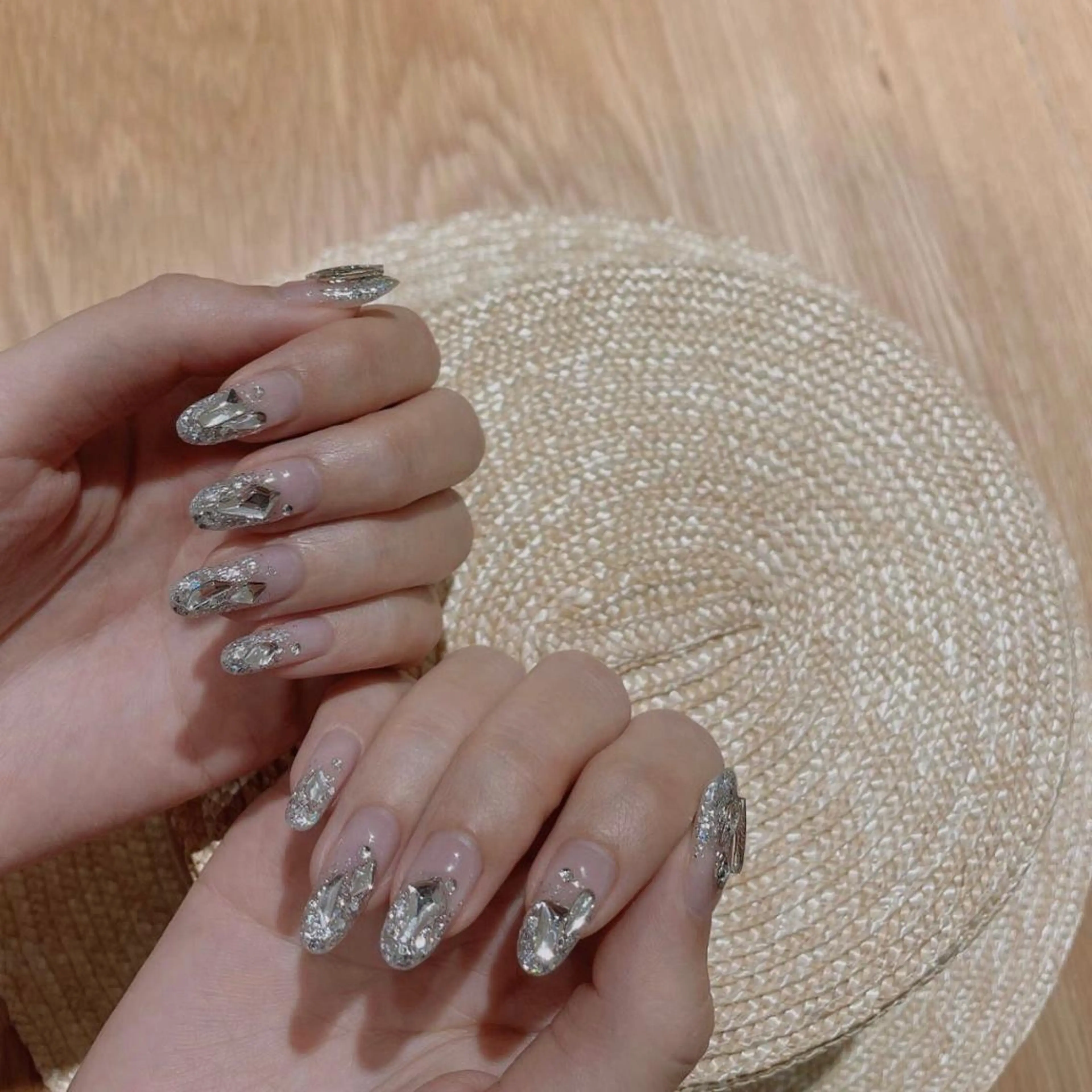 ネイル キラキラネイル ストーンネイル TOUTOU所属・TOUTOU. Yuriのネイルデザイン