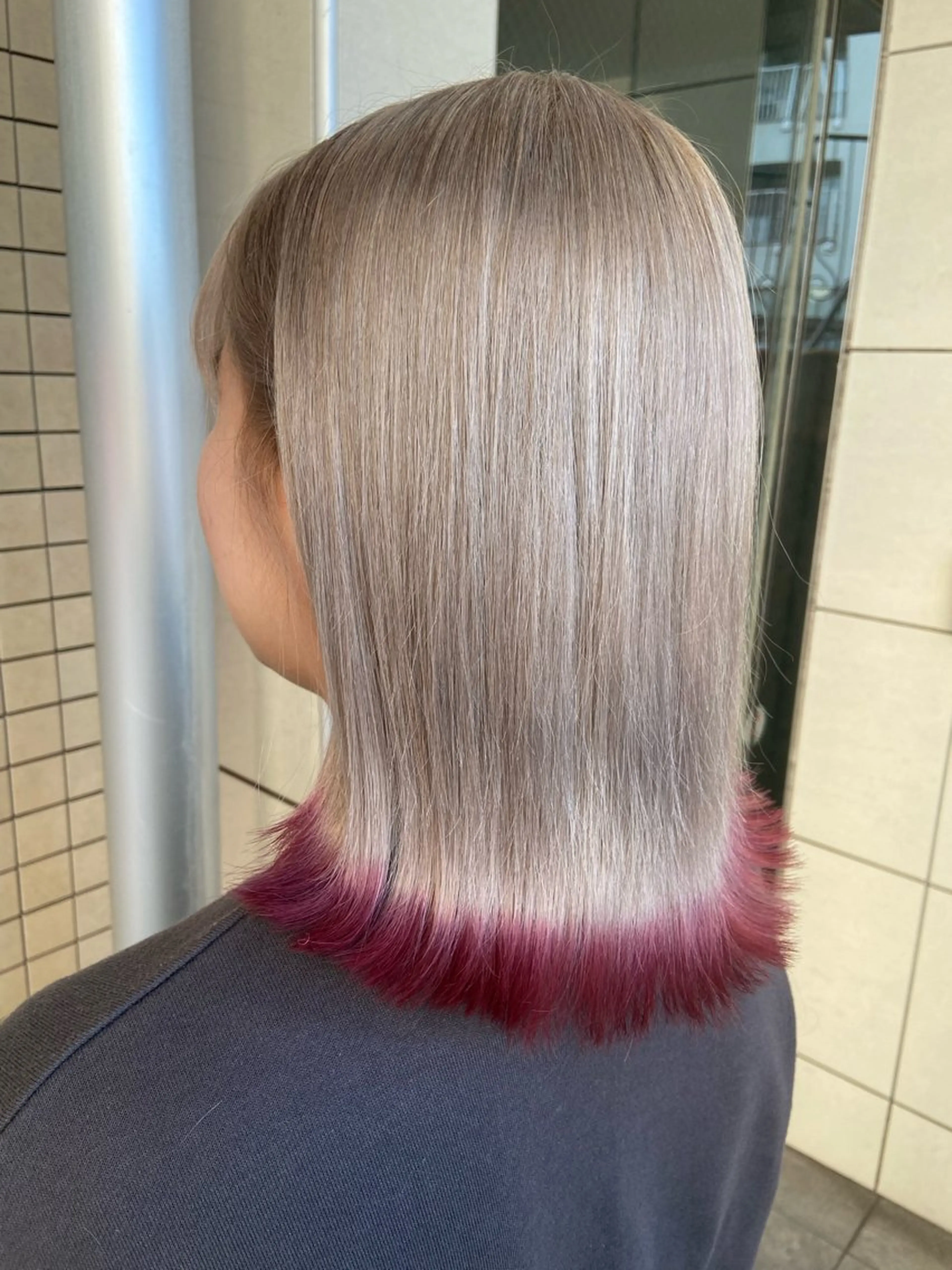 ミディアム カラー シルバー ヘアカラー トリートメント 🧸プルエクステ❤︎ ネイルKAO🧸のヘアスタイル