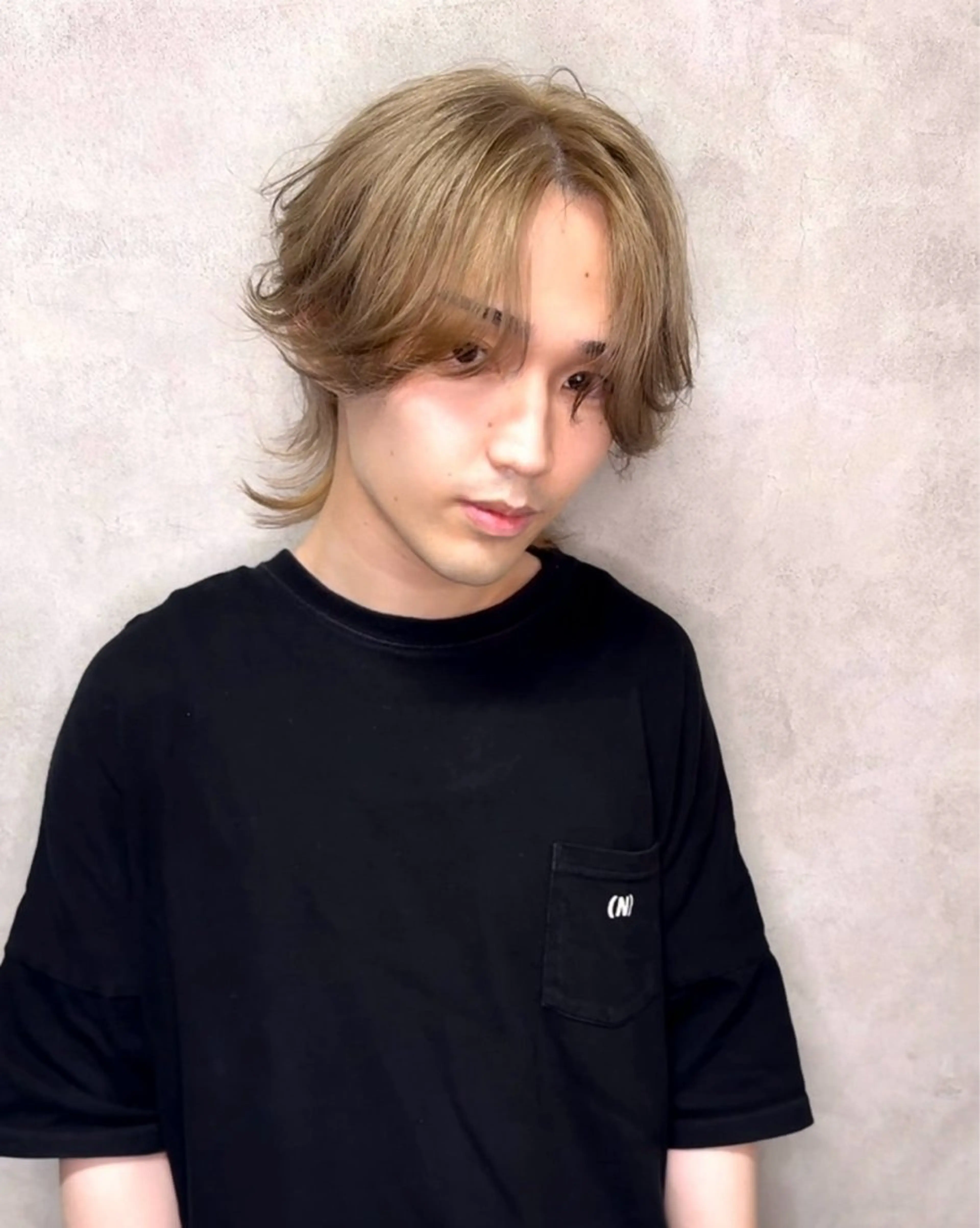 ショート カラー メンズ メンズブリーチ ベージュカラー ブリーチ ミルクティーベージュ カット ヘアカラー モテ愛され美容師🫶 とわのヘアスタイル