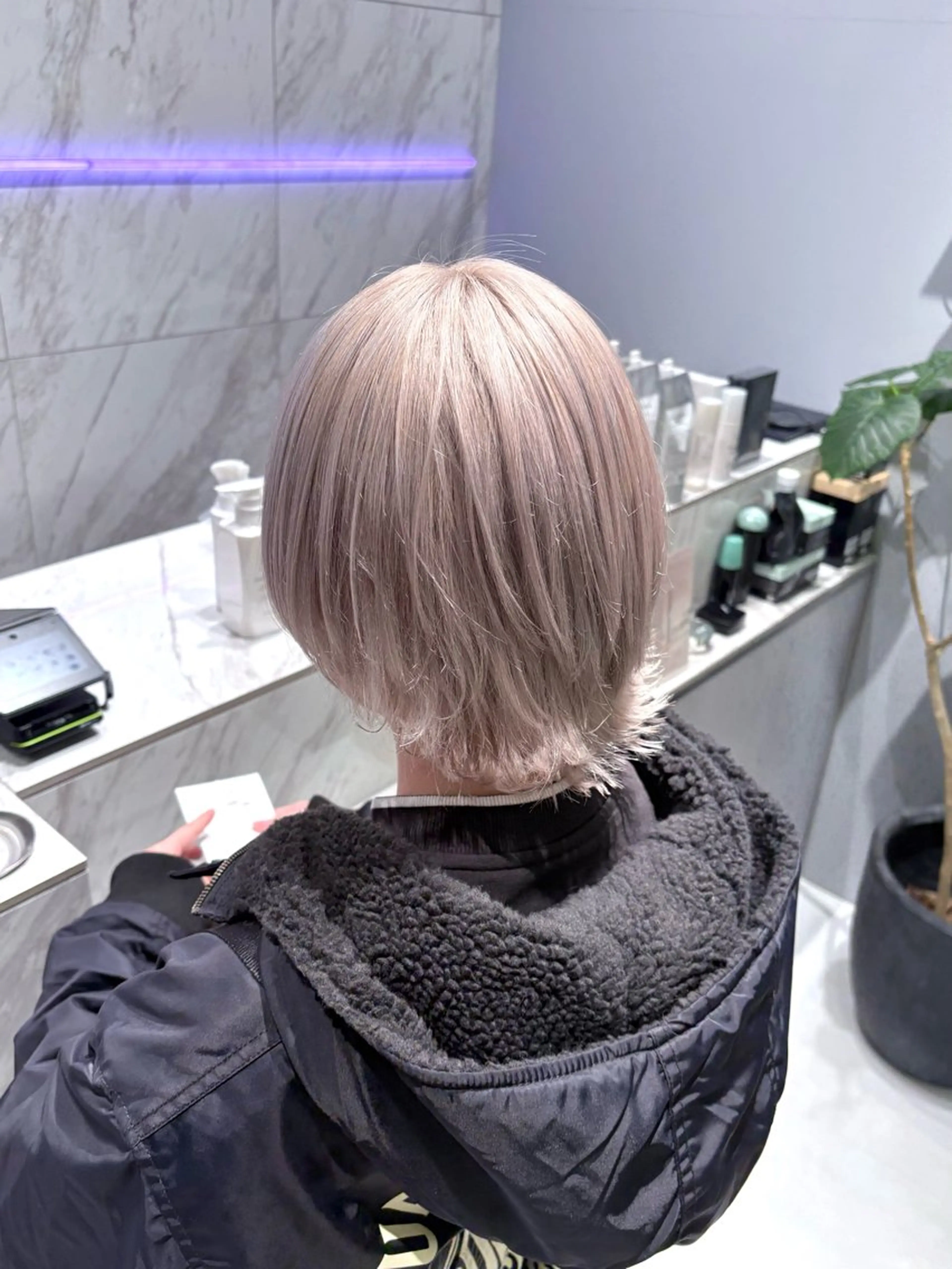 ショート カラー バレイヤージュ ベージュカラー ブリーチ ケアブリーチ ダブルカラー カット ヘアカラー トリートメント 菜々🫧新宿 透明感ケアブリーチのヘアスタイル