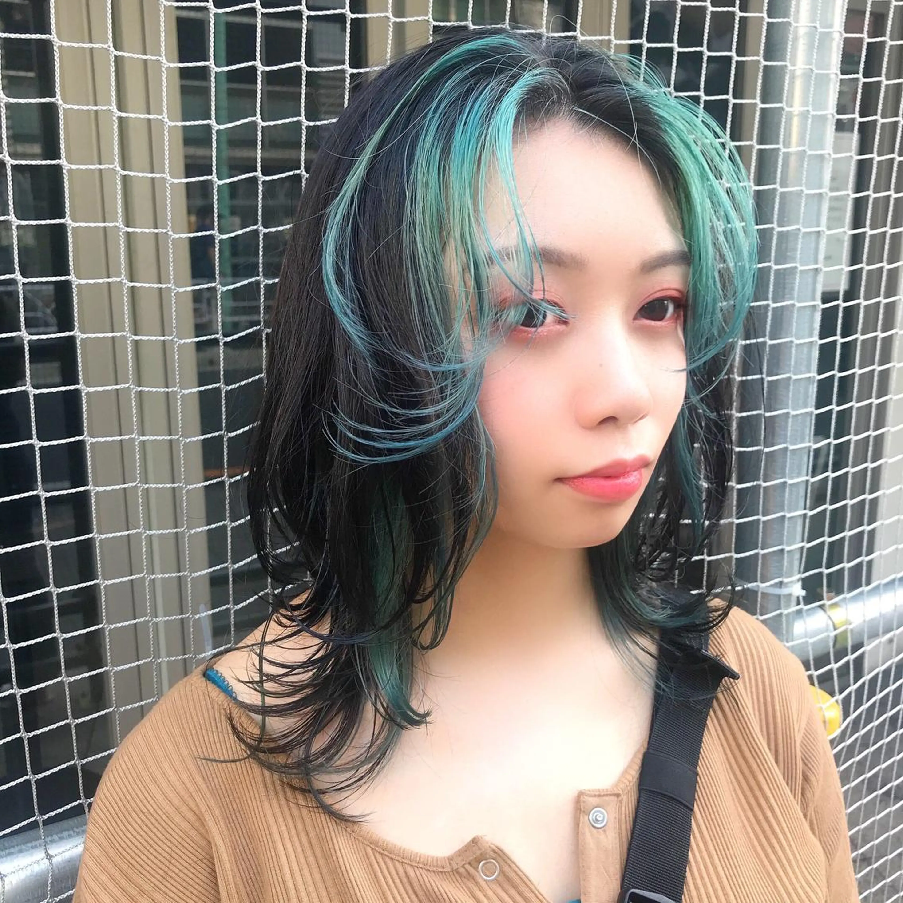 オリジナルケアブリーチ使用フェイスラインカラー・フェイスフレーミングカラー＋髪質改善前中後処理【顔まわりブリーチ】の写真