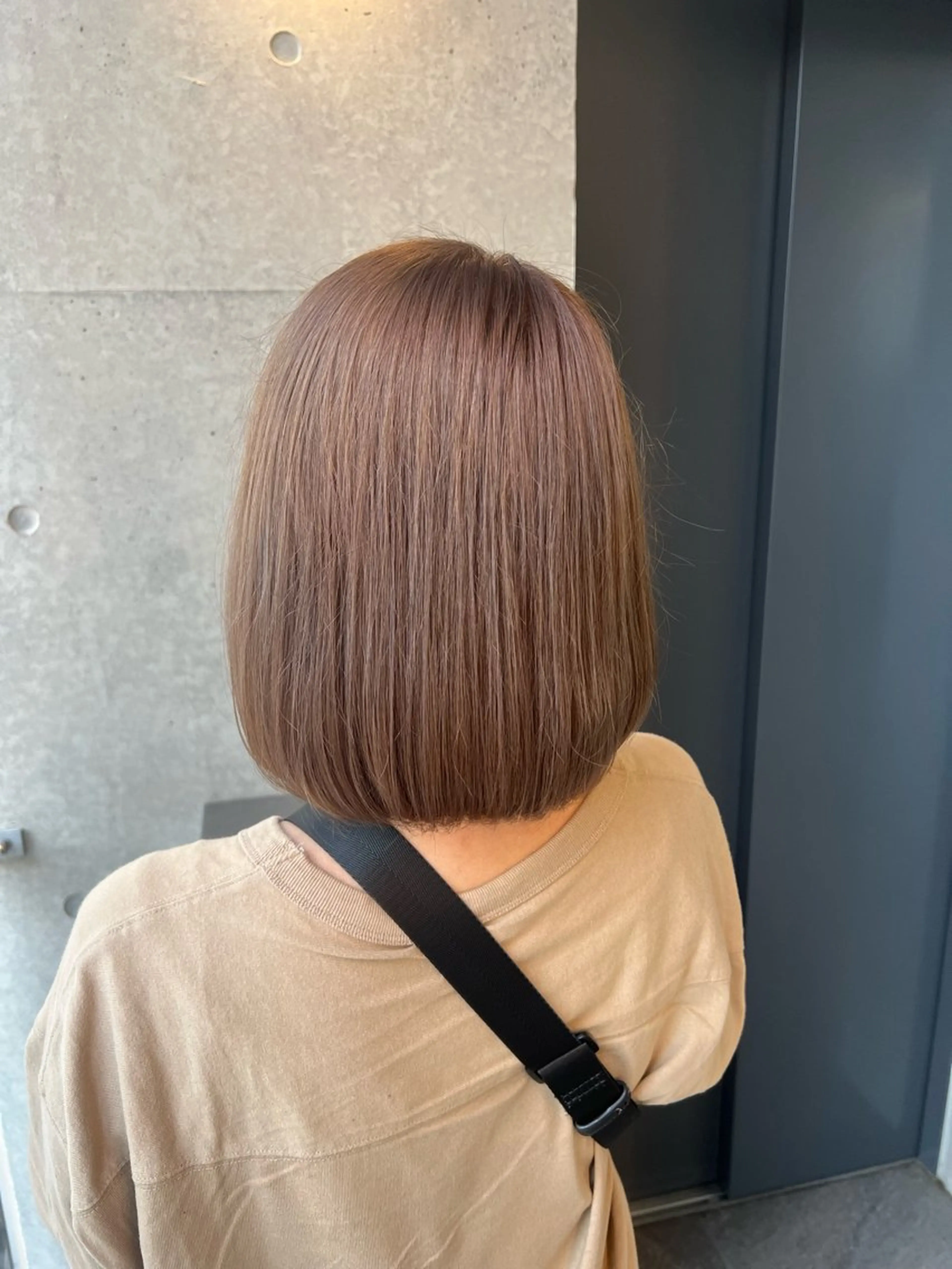 ショート カラー ベージュカラー ブリーチ グレージュ ハイライトカラー ハイトーンカラー ヘアカラー ＤＥＳＴ所属・吉野 瑳桜のヘアスタイル