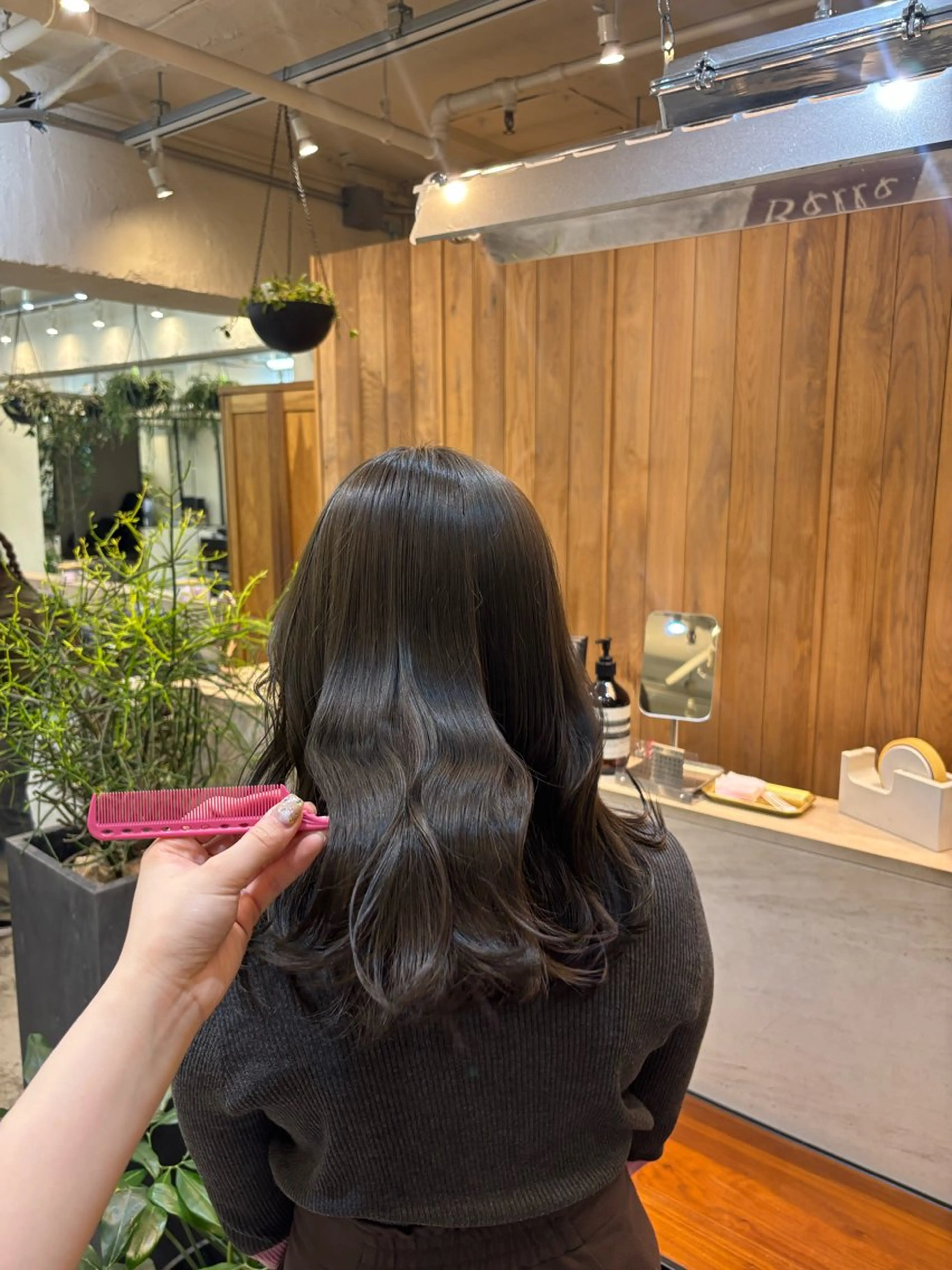 セミロング カラー ベージュカラー オリーブベージュ ヘアカラー トリートメント Belle 新宿店所属・🐰パーマモデル 募集中/ゆな🐰のヘアスタイル