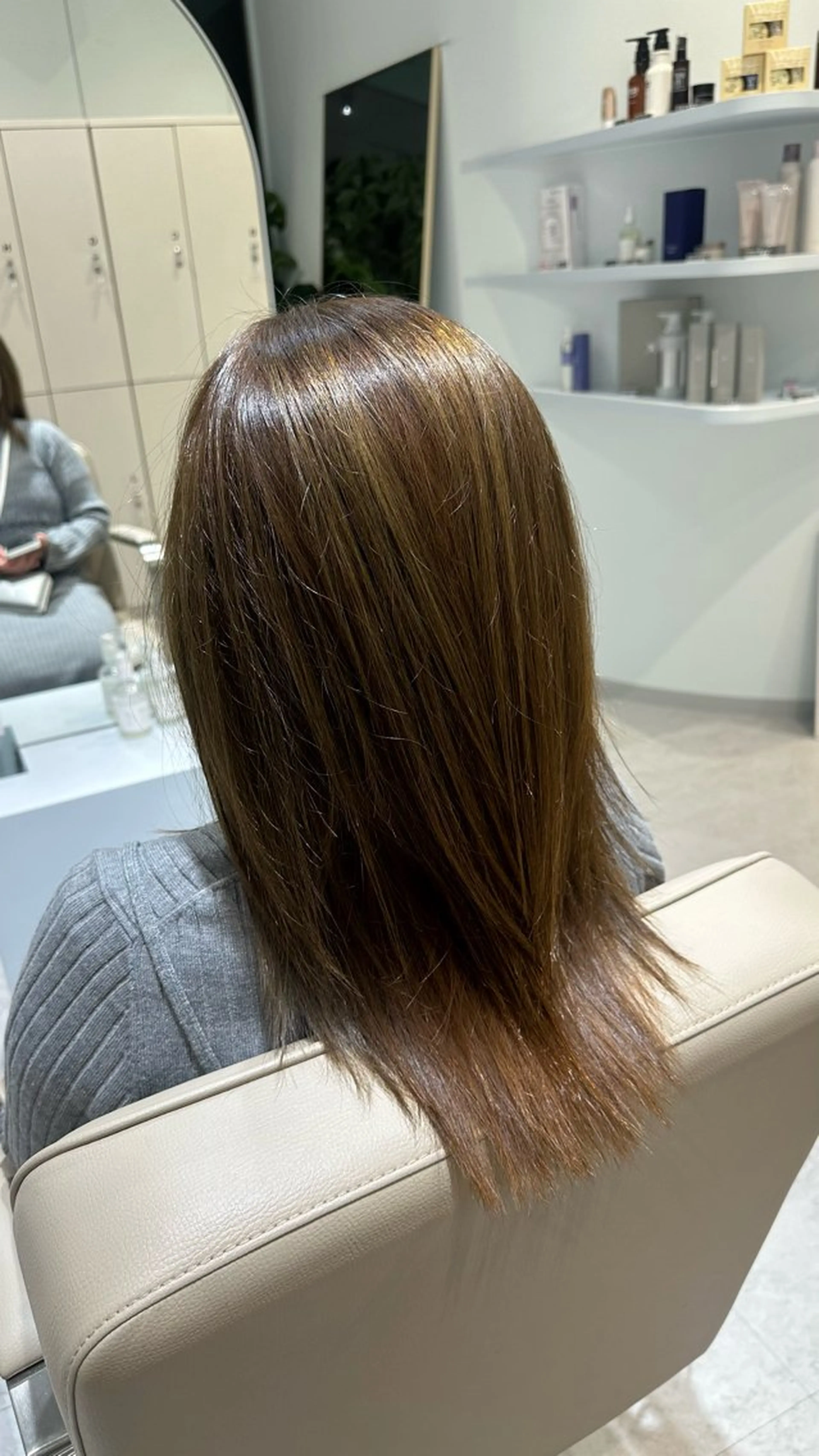 セミロング カラー ブリーチ ブラウンカラー 透明感カラー オリーブブラウン ヘアカラー なりた るいのヘアスタイル