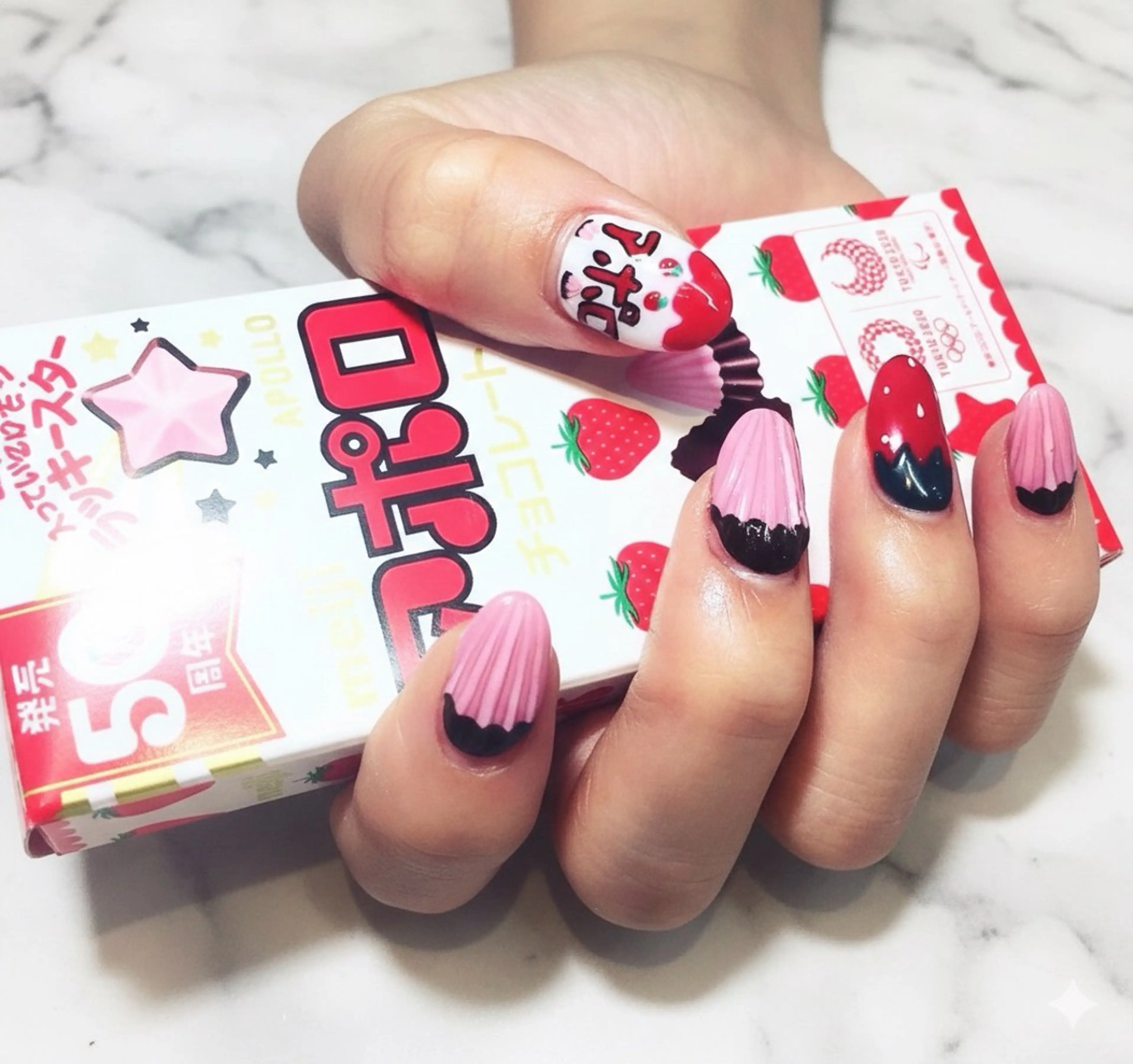 ネイル フレンチネイル ラメ(グリッター) ラメグラデーション マグネットネイル 持ち込み ハンドネイル ティーエヌ 金山駅東口店のネイルデザイン