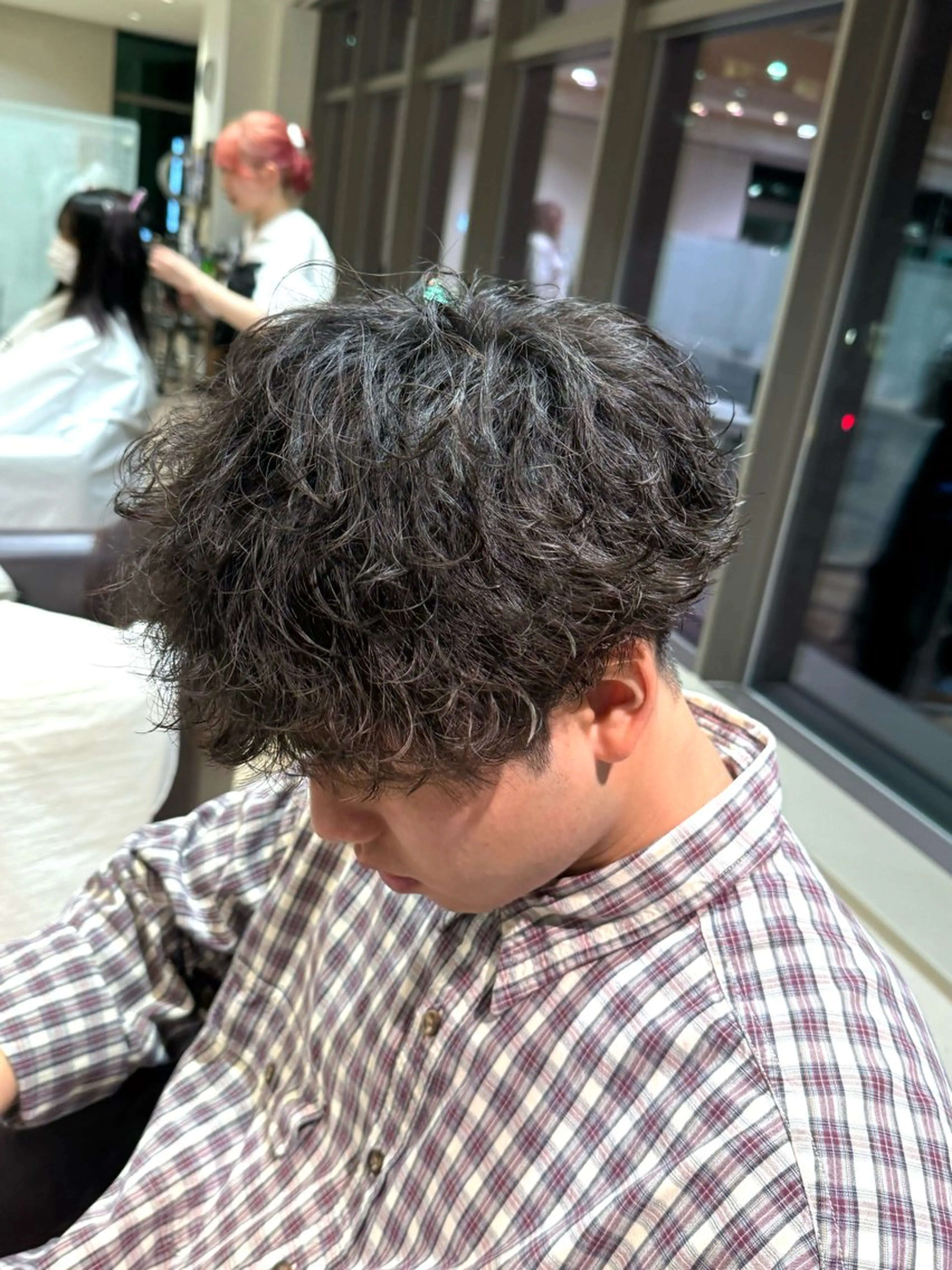 ミディアム パーマ ミディアムパーマ メンズ特化/ センターパート/八谷のヘアスタイル