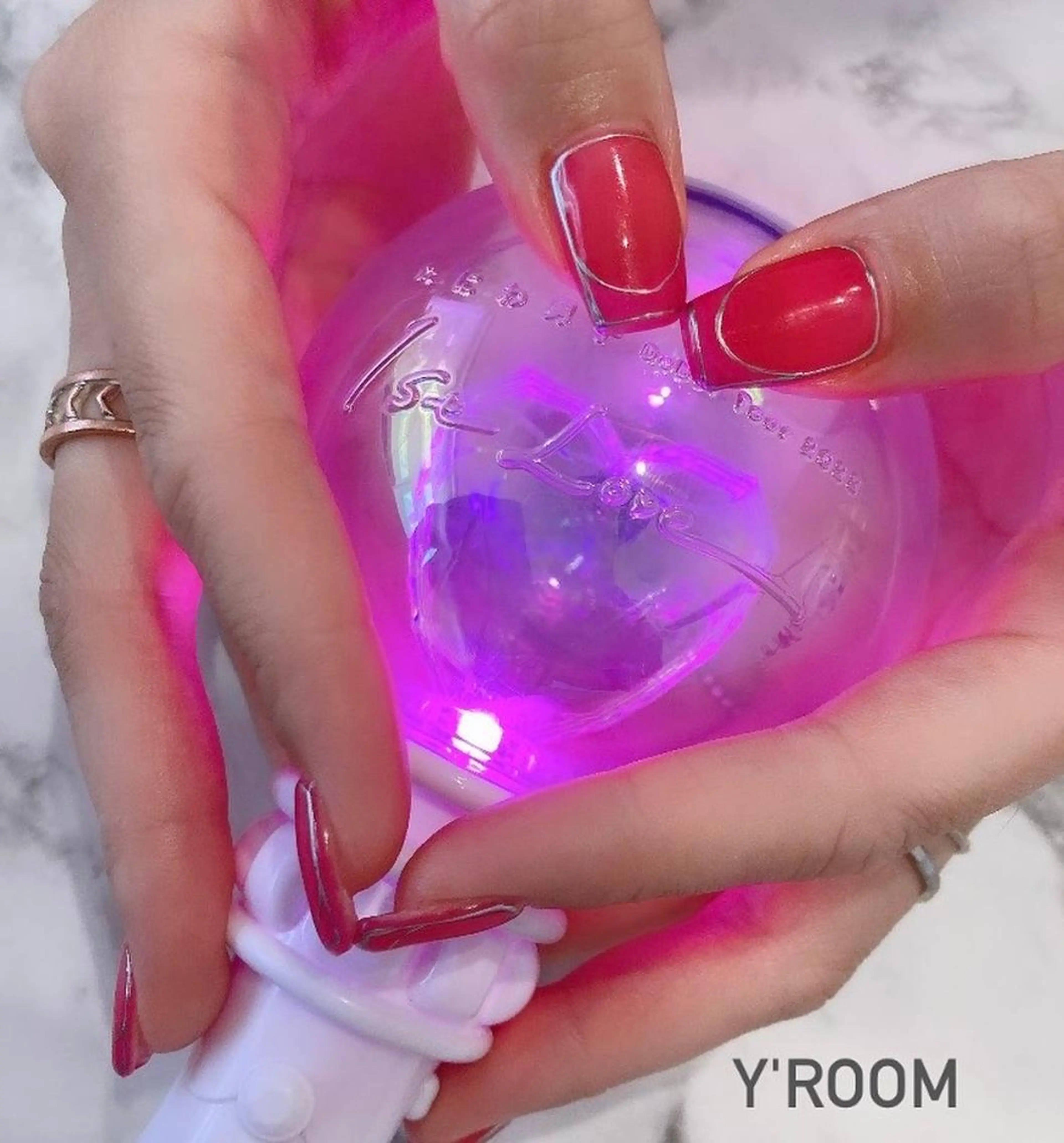 ネイル オーロラネイル フラッシュネイル フットネイル ジェルネイル 氷ネイル・うるうるネイル ハンドネイル YUKA （ネイリスト）のネイルデザイン