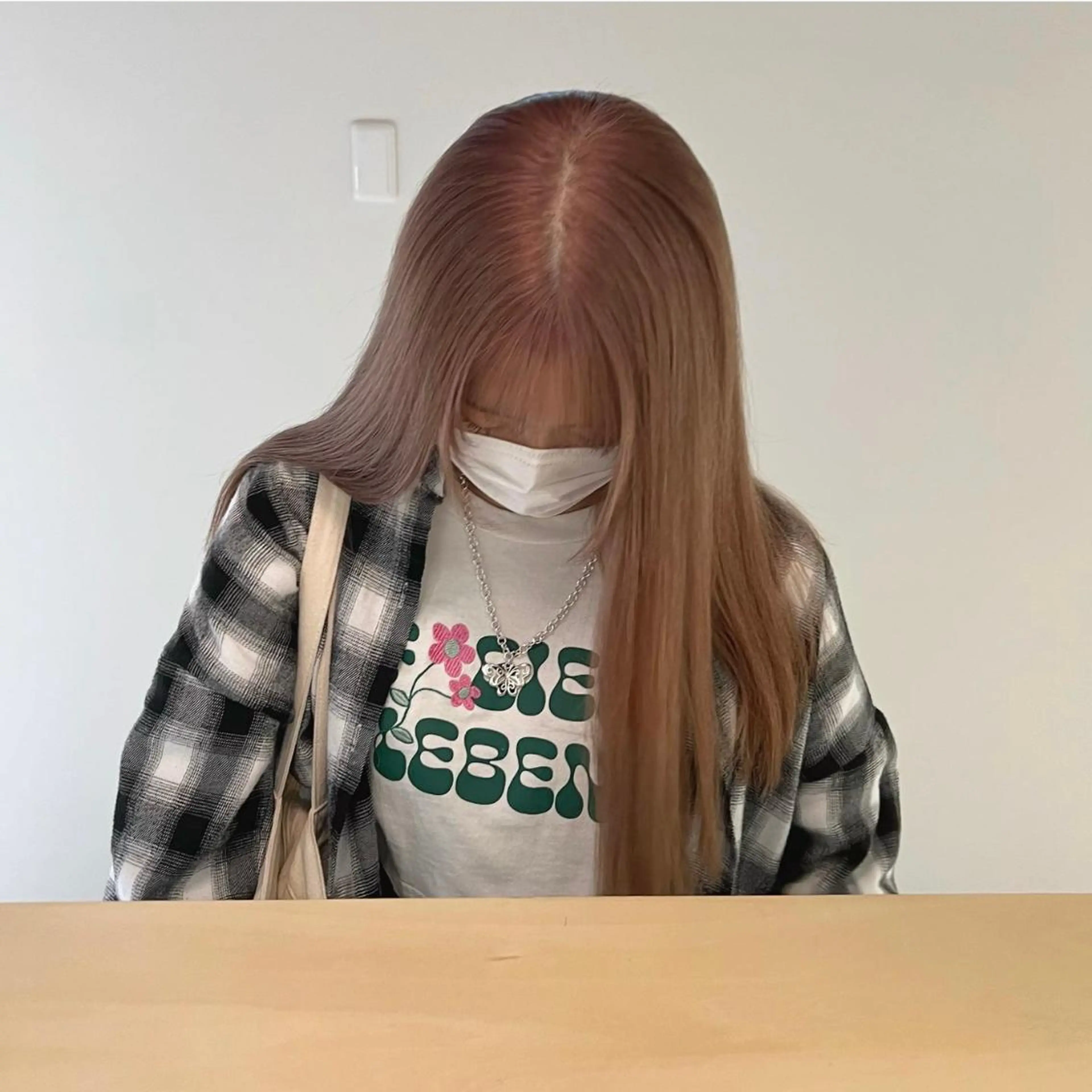 ロング カラー ピンクカラー io濱川 遥のヘアスタイル