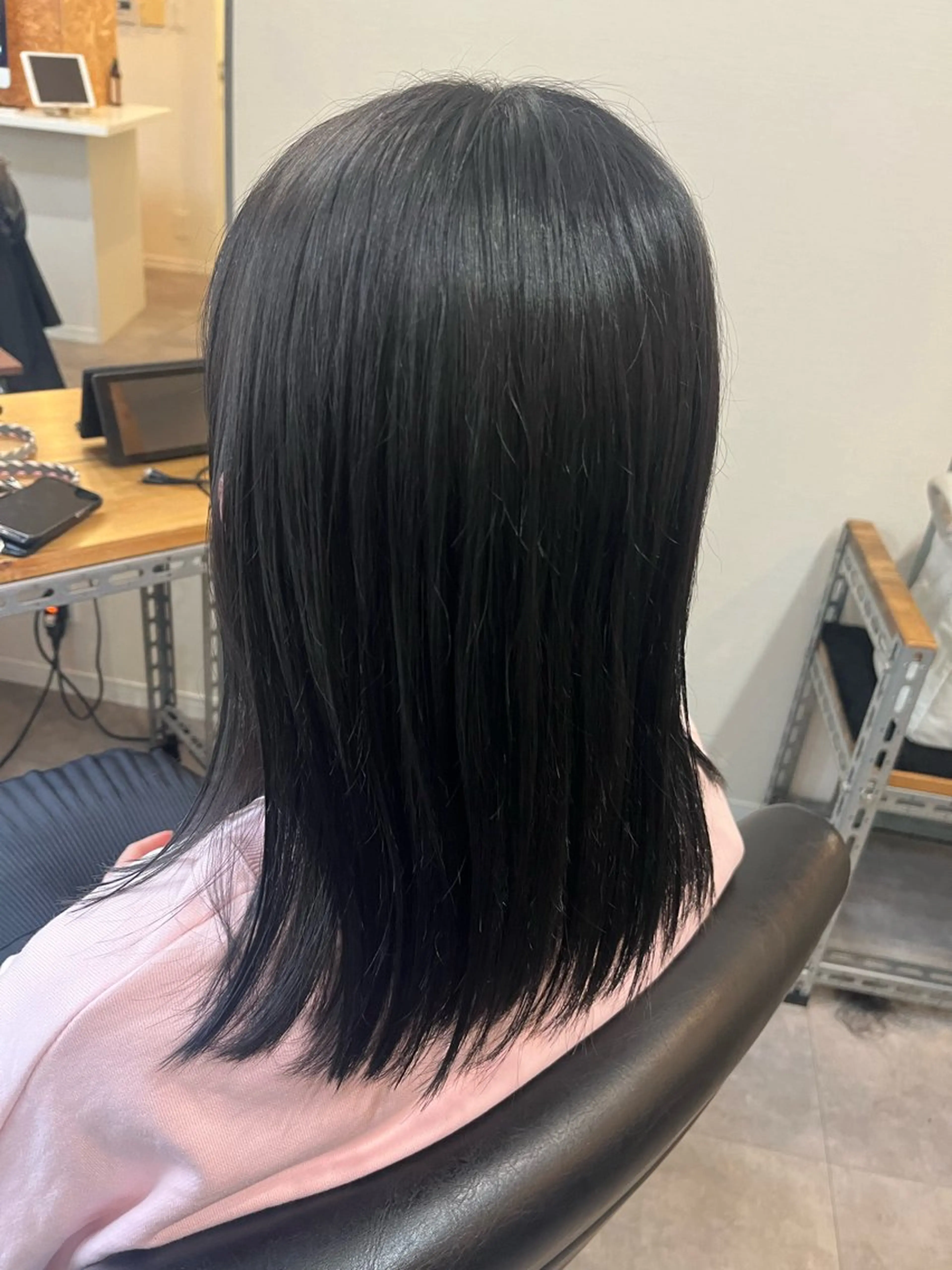 ミディアム カラー カット ヘアカラー トリートメント OFF YUYAのヘアスタイル