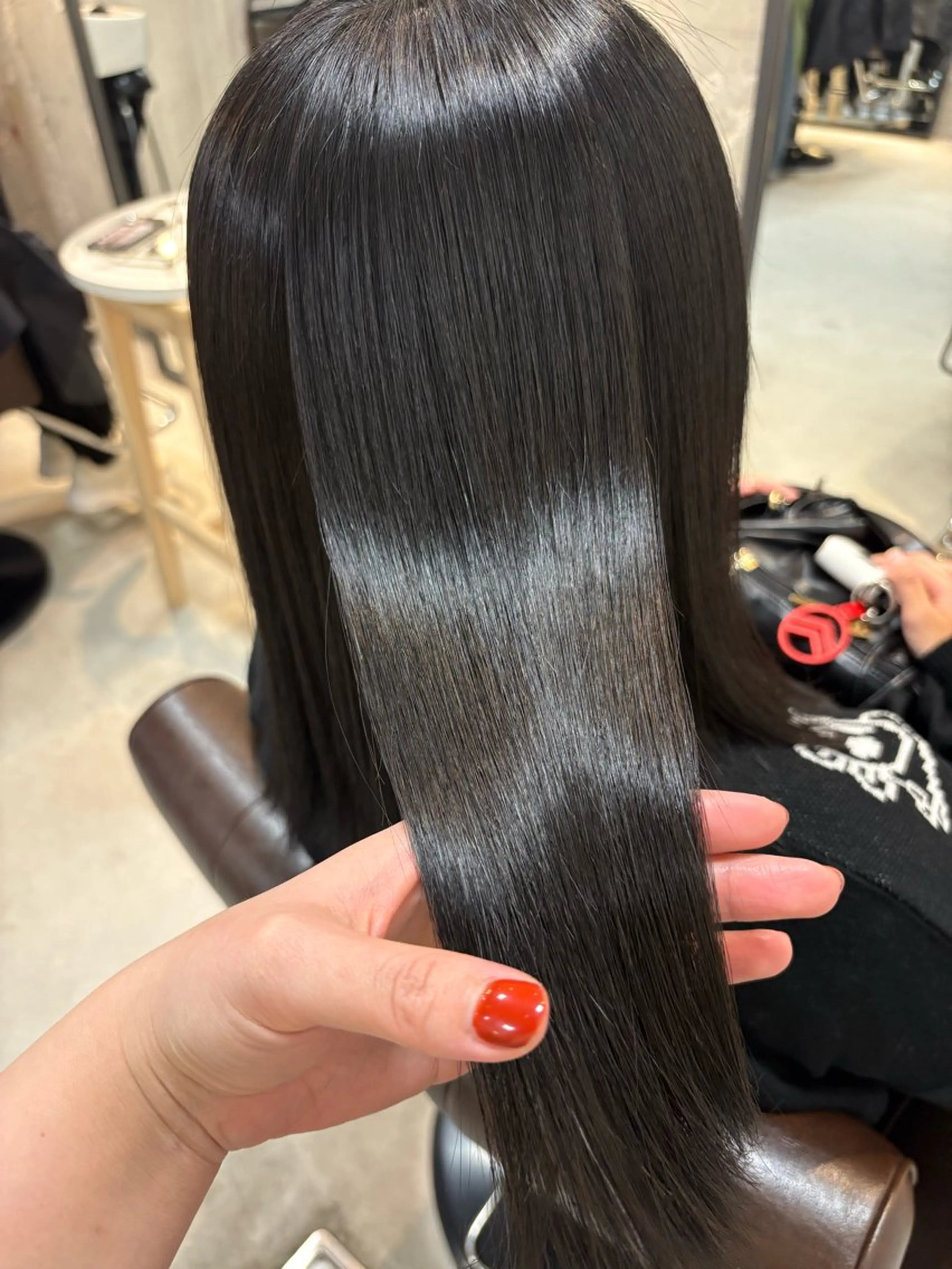 ミディアム カット 縮毛矯正 中村 潮音のヘアスタイル