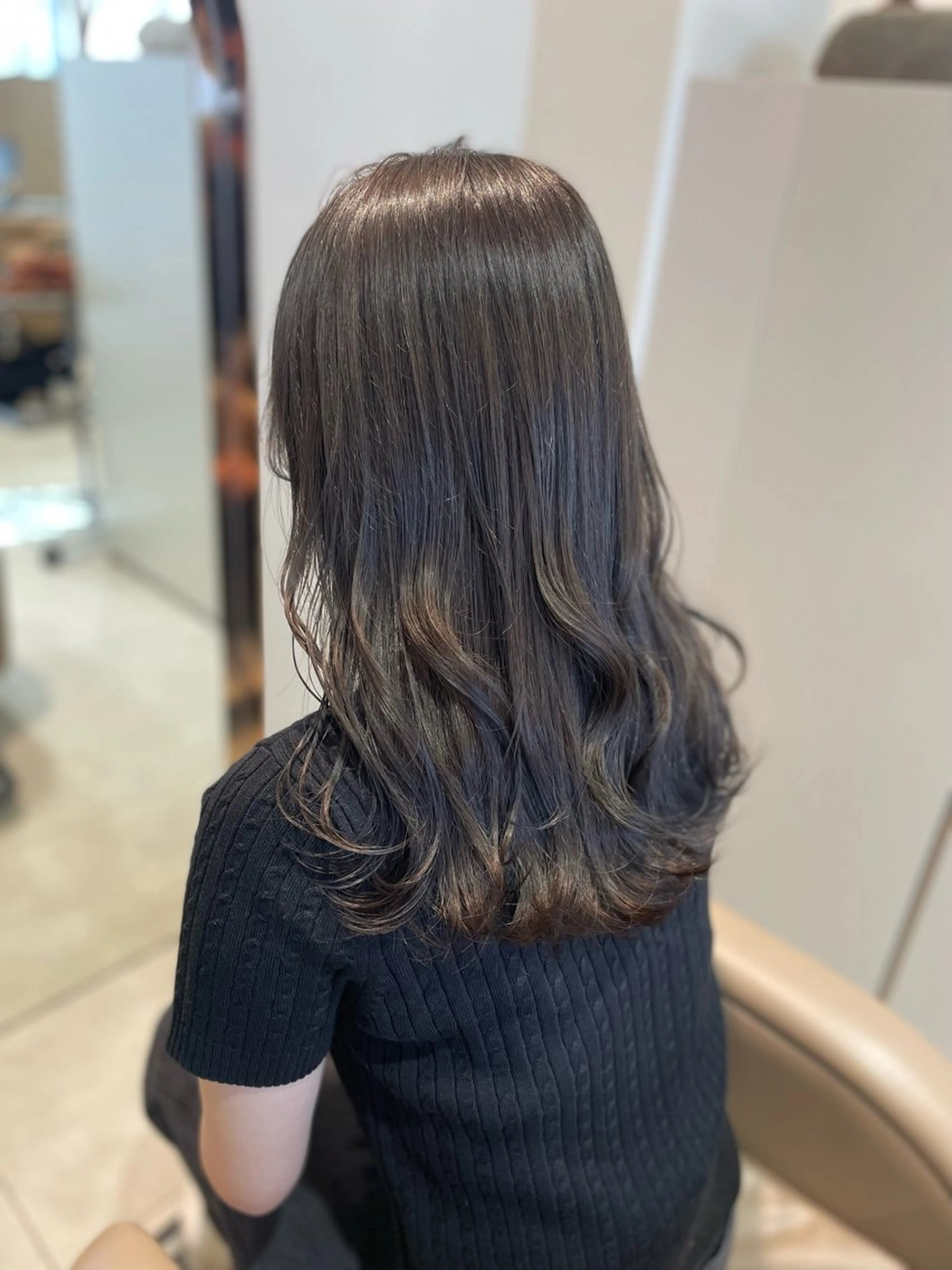 セミロング カラー 透明感カラー グレージュ オリーブグレージュ オリーブグレー ヘアカラー トリートメント MANAMI🪸 インナーカラーのヘアスタイル