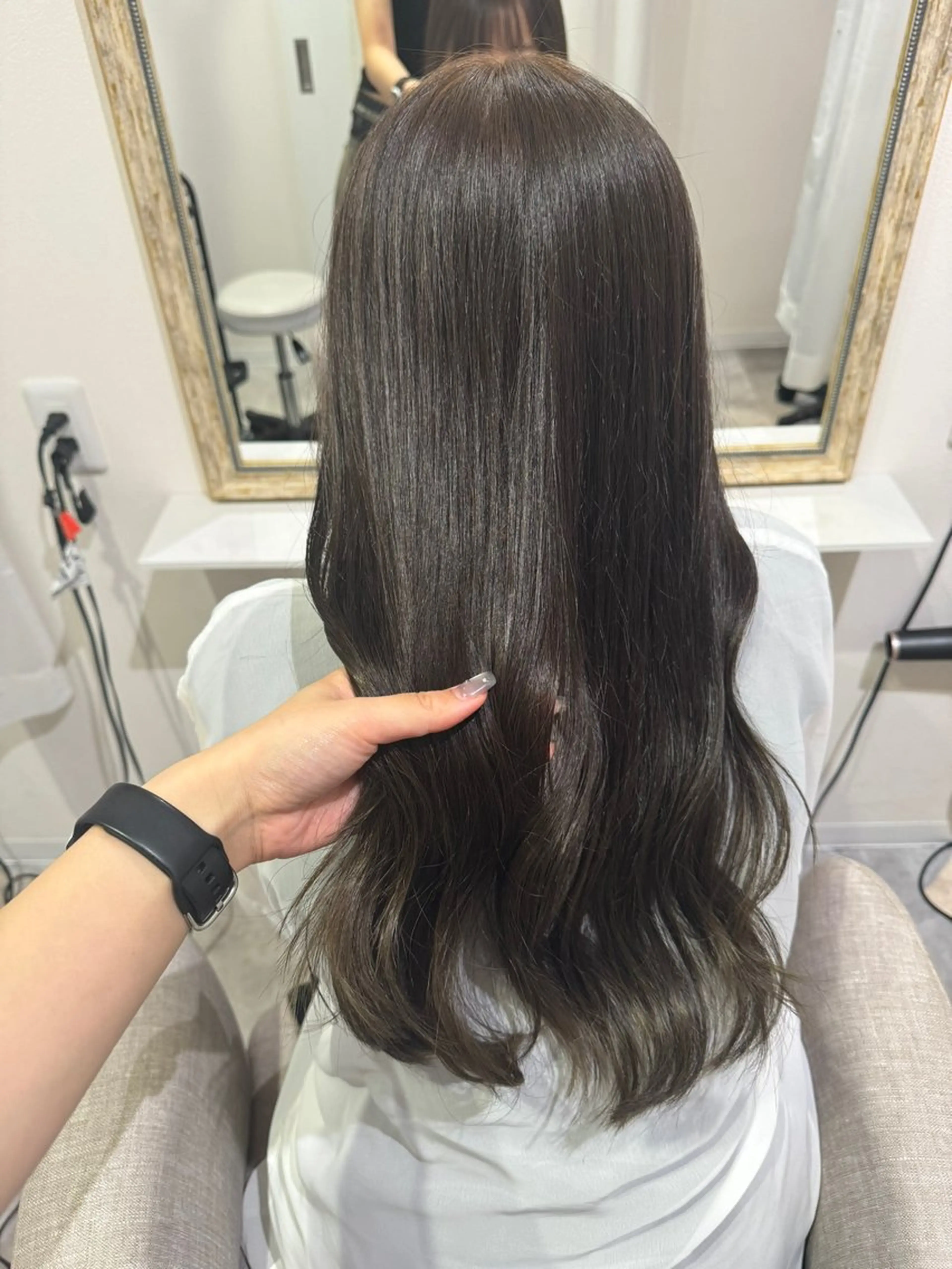 ロング カラー アッシュ アッシュブラウン ベージュカラー 黒髪 ブリーチ カット ヘアカラー トリートメント 赤み無し柔らかカラー 【梅田】madokaのヘアスタイル