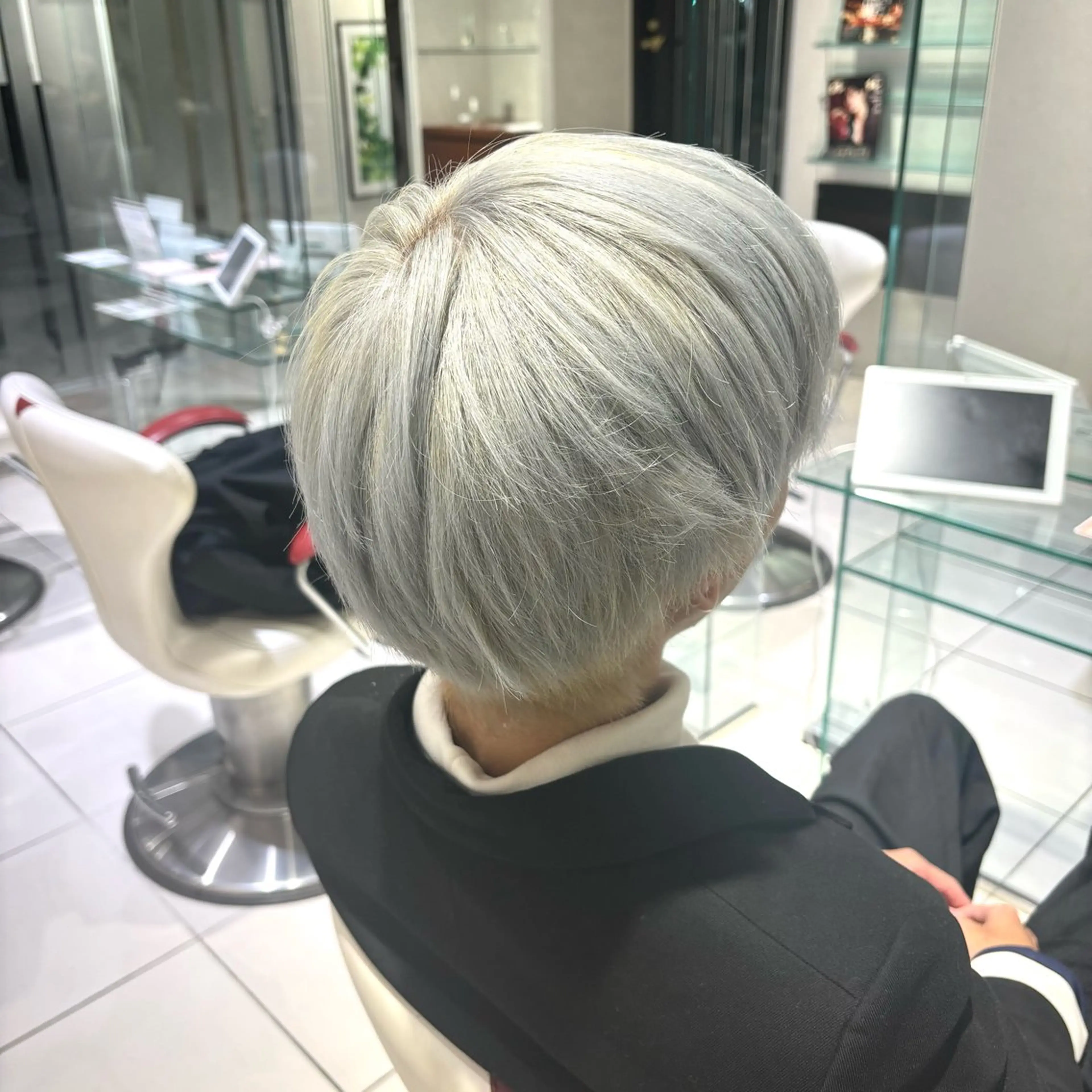 カラー ブリーチ ヘアカラー トリートメント あおう あすかのヘアスタイル