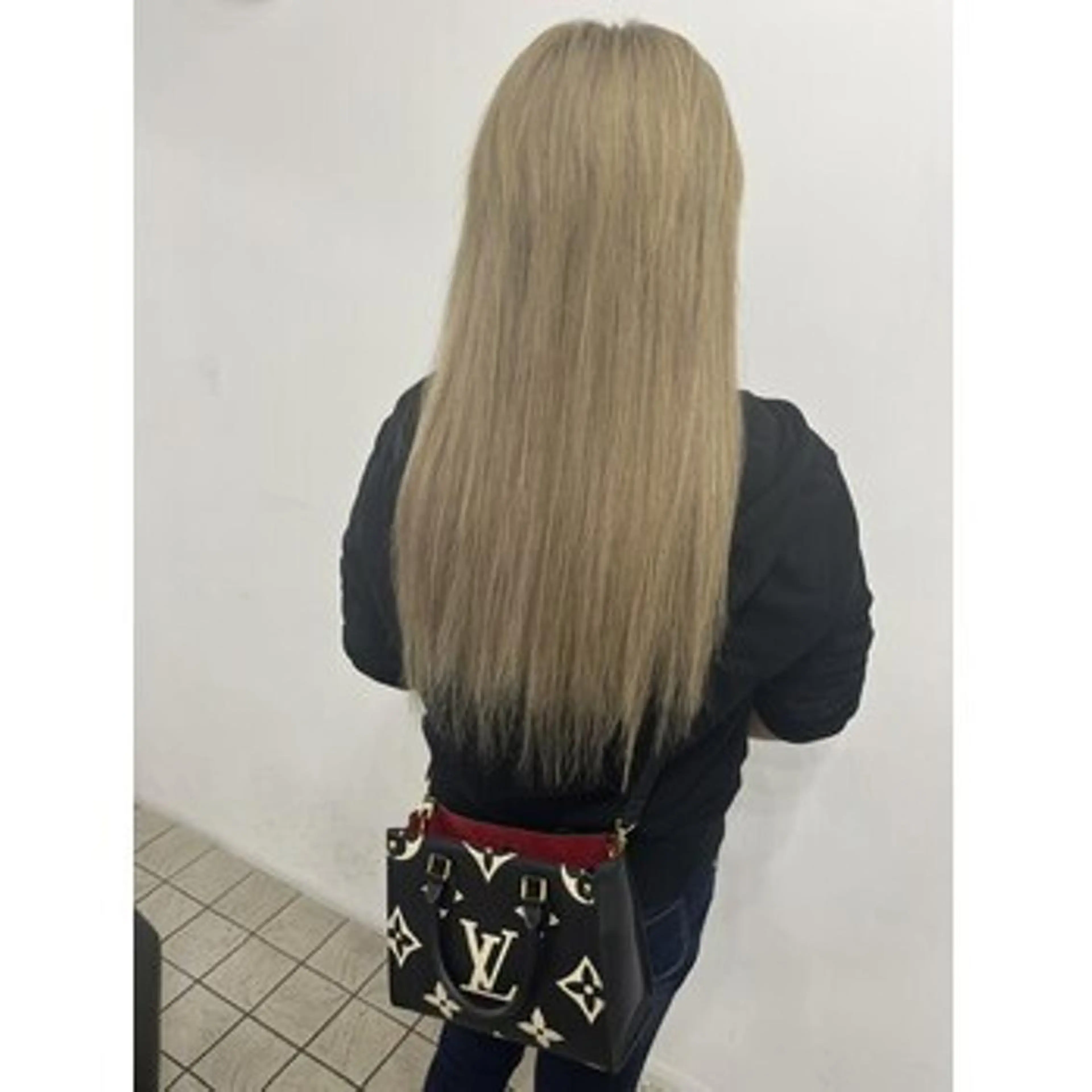 カラー ヘアアレンジ ロング シールエクステ アディクシーカラー バレイヤージュ ブリーチ ケアブリーチ エクステ LuciA\5900のヘアスタイル