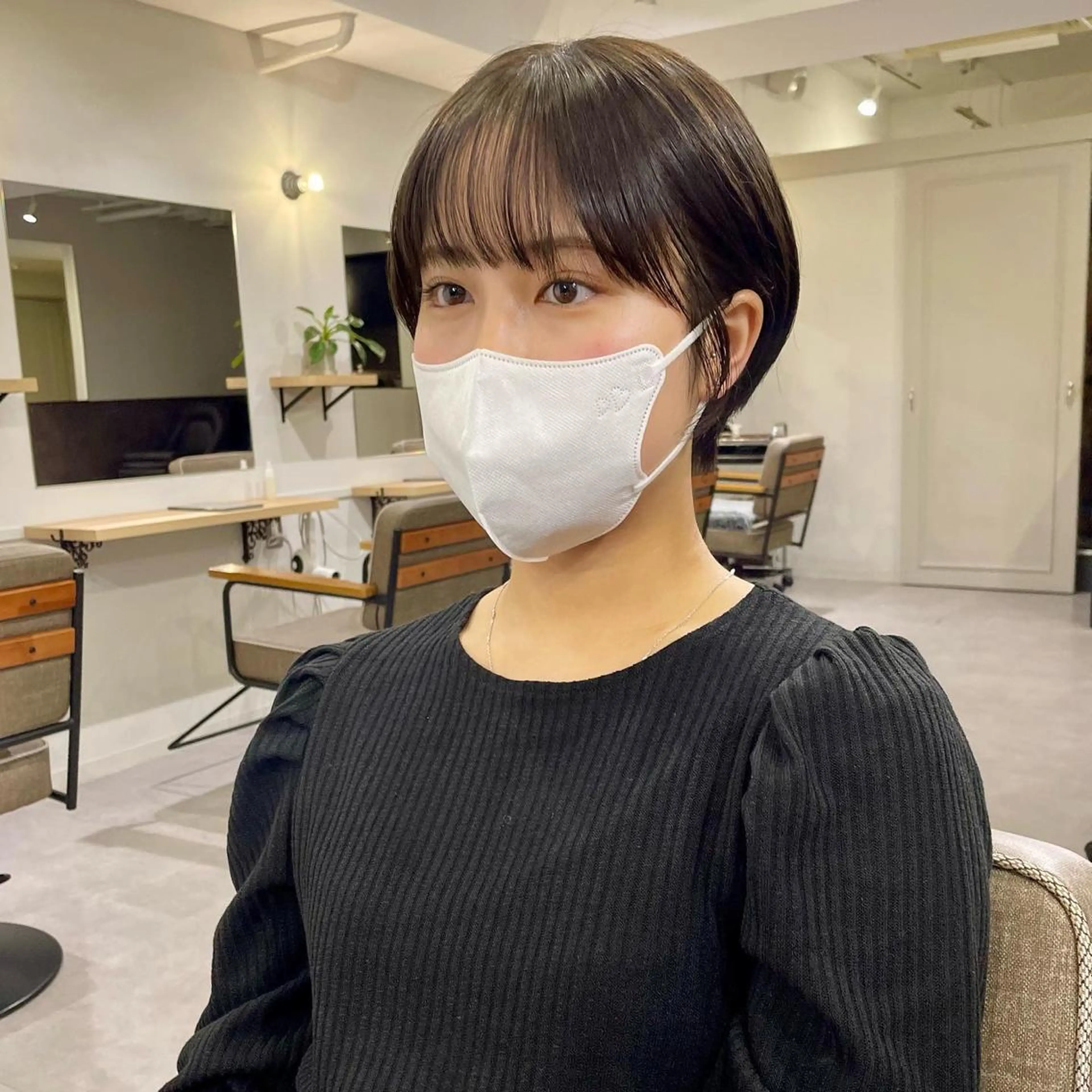 ショート カラー 丸みショート ショートヘア レイヤーパーマ＊ 顔まわり似合わせのヘアスタイル