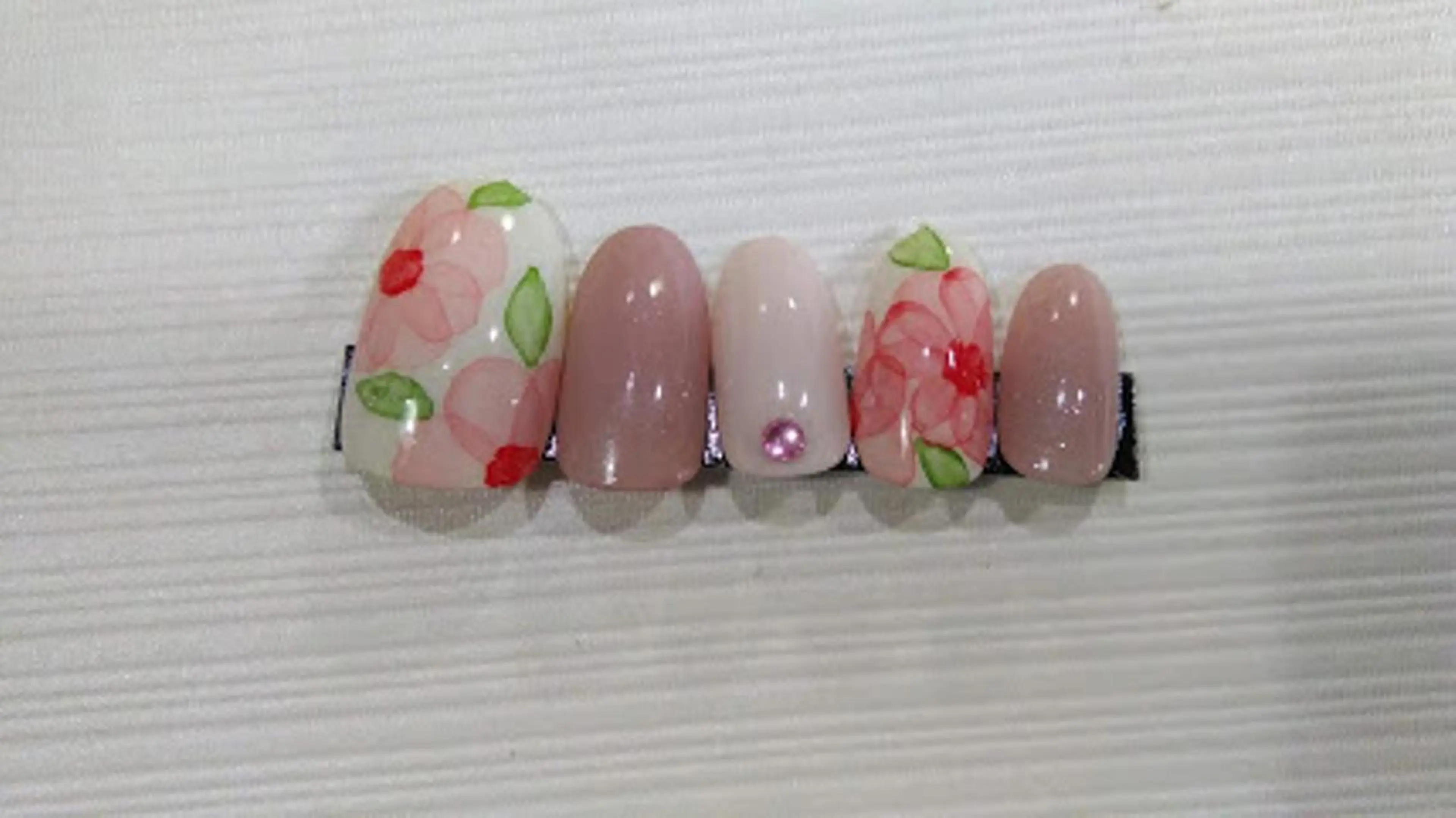 ネイル ジェルネイル ネイルサロン Cureのネイルデザイン