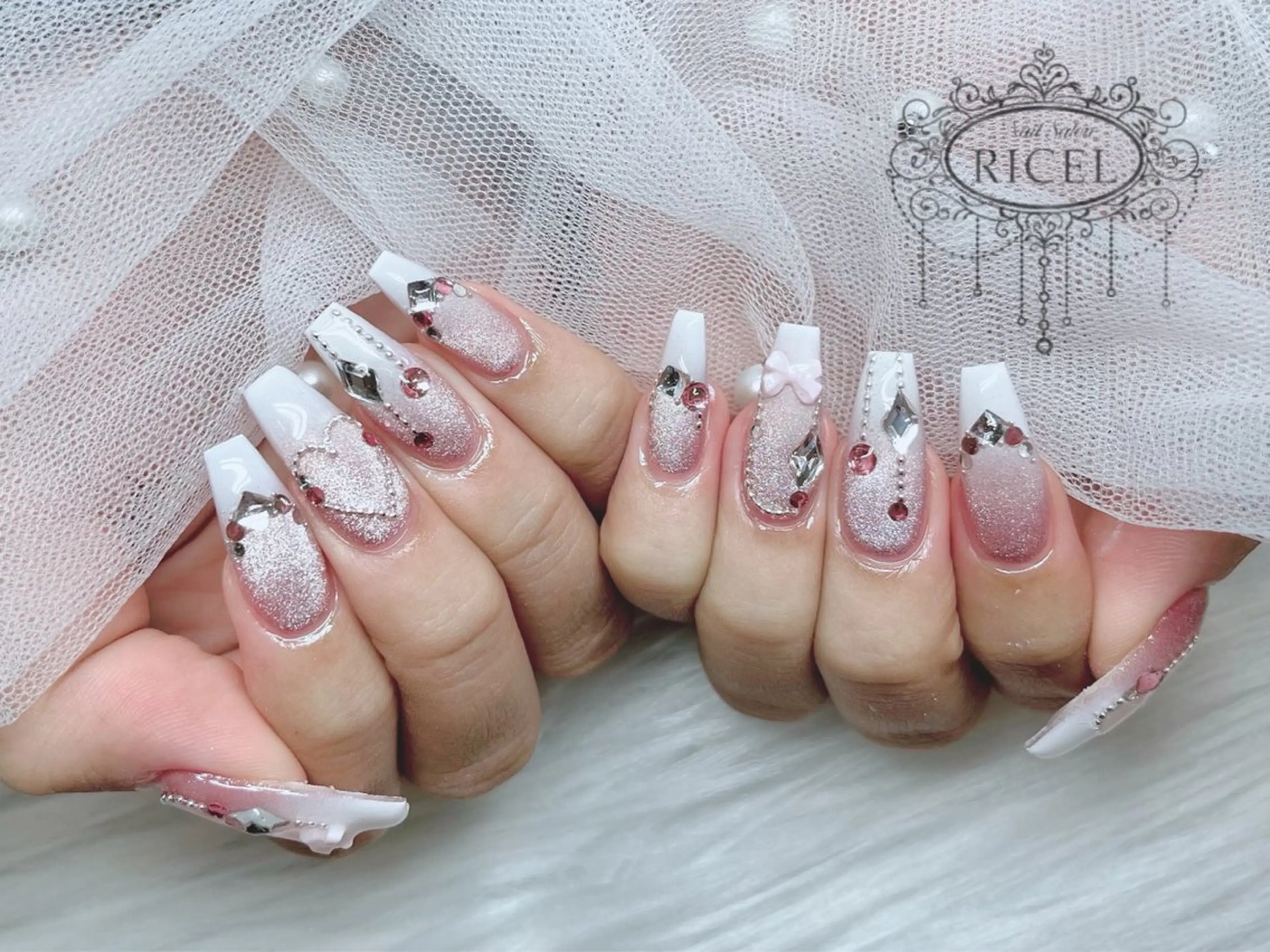 ネイル グラデーション ハート 韓国ネイル マグネットネイル ワンホンネイル ハンドネイル MIYU 🩶のネイルデザイン