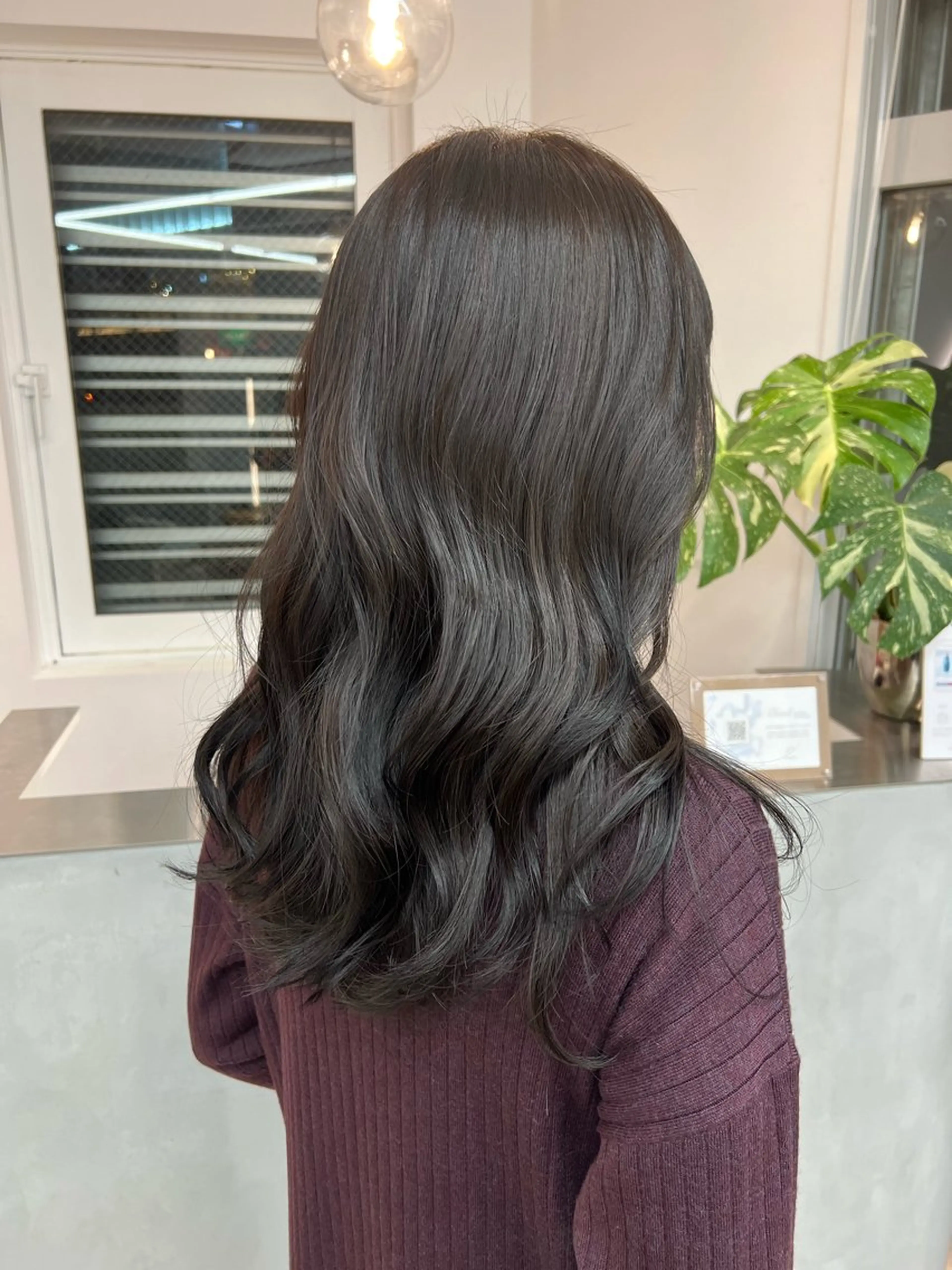 ロング カラー 小森聖奈 韓国風レイヤーカットのヘアスタイル