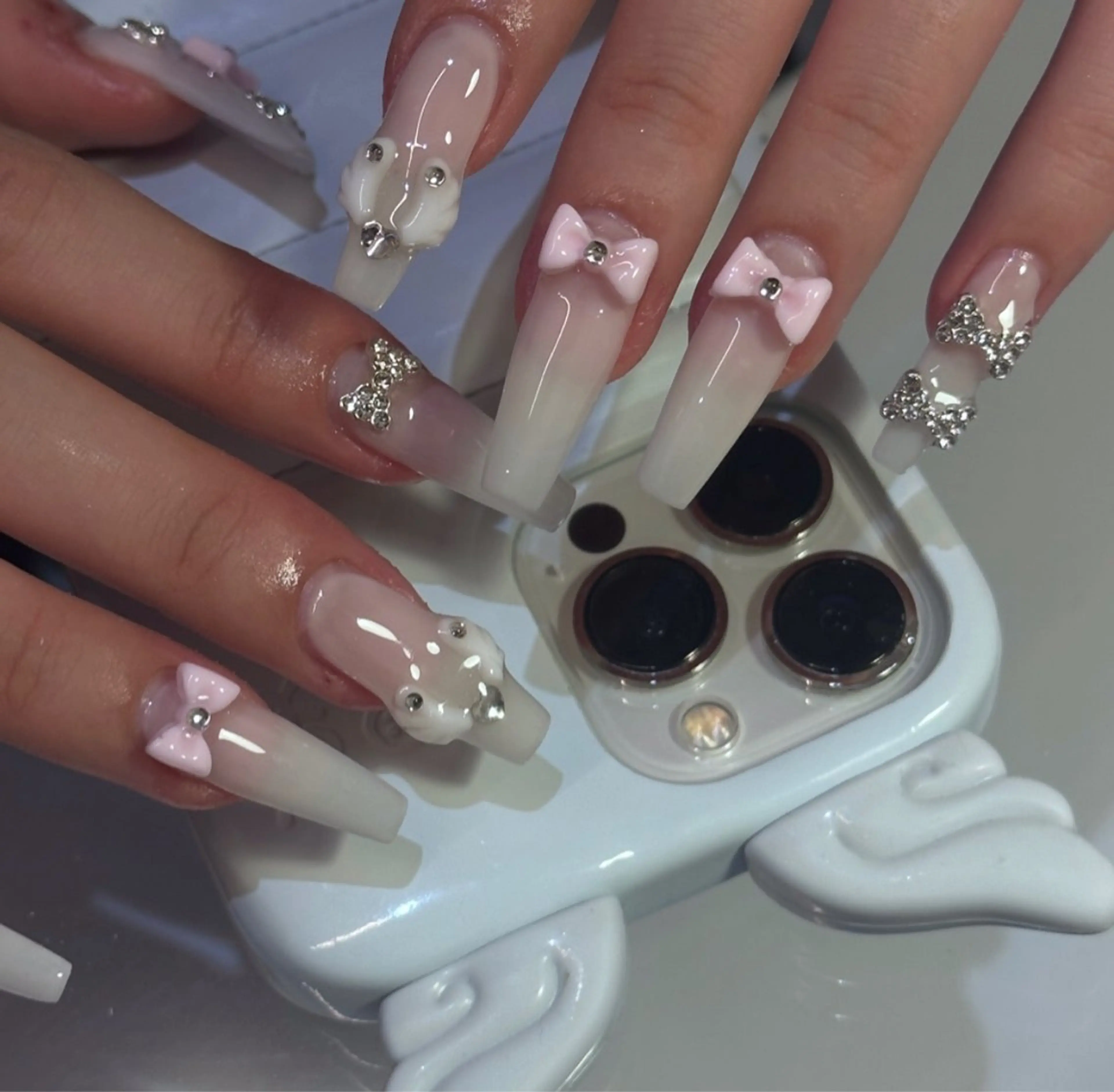 ネイル 長さ出し グラデーション キラキラネイル 韓国ネイル ラメ(グリッター) ハンドネイル ハンドケア Chisa Nail Studio所属・チ サのネイルデザイン