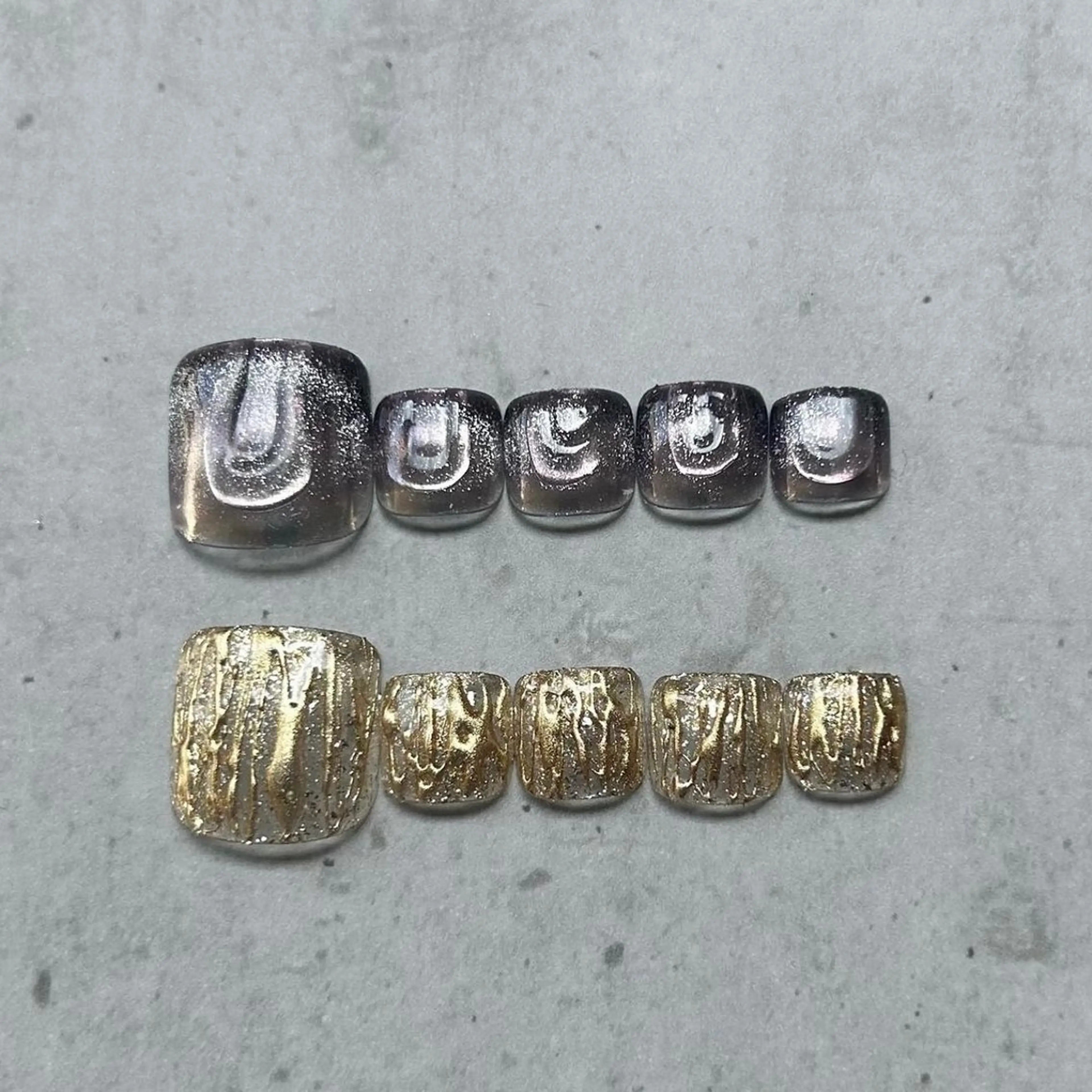 ネイル カジュアル フットネイル ゴールド グラデーション キラキラネイル フットネイル lyly.nail所属・lylynail YUUKAのネイルデザイン