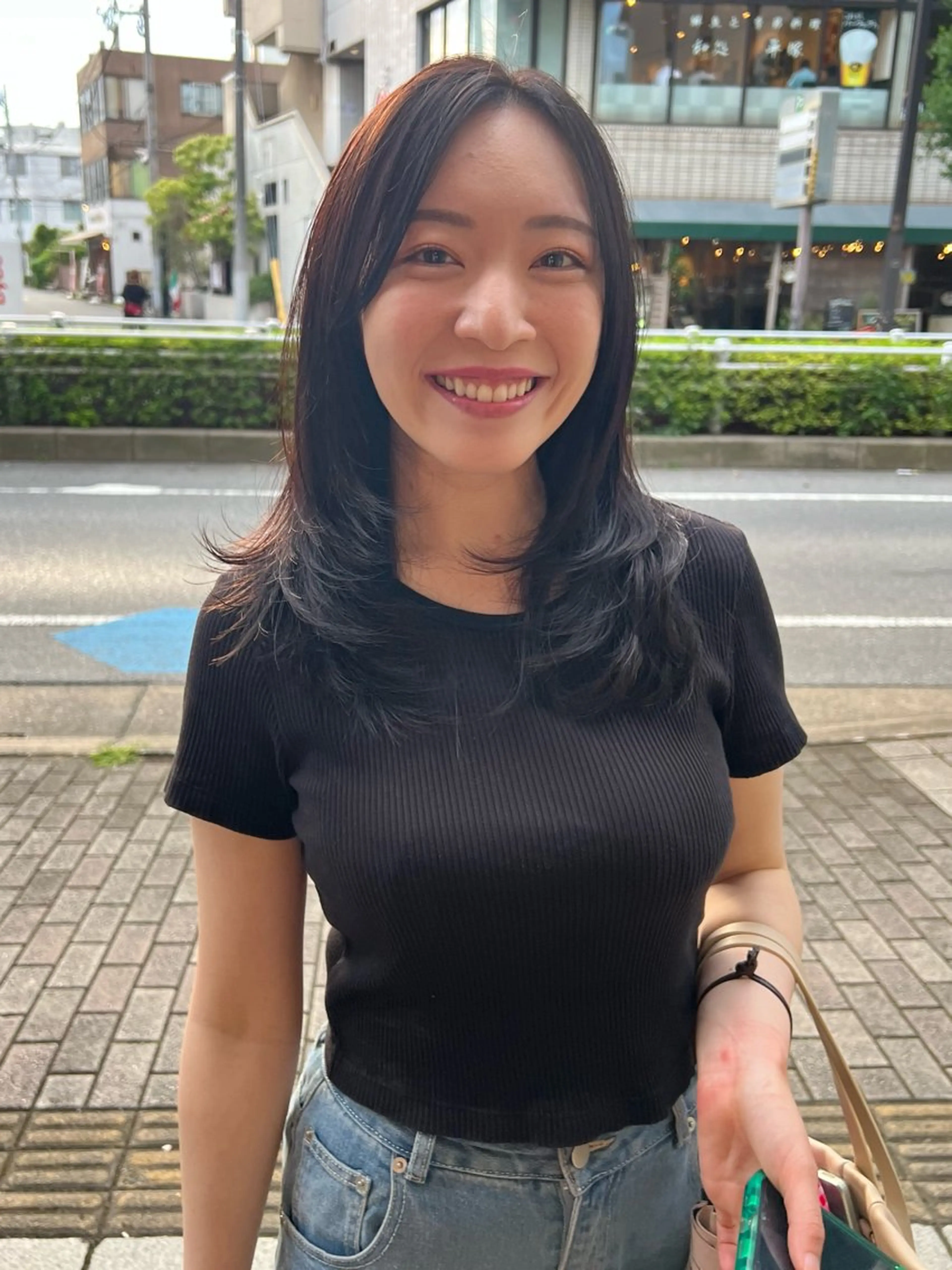 ミディアム レイヤーカット 乕谷 美潮のヘアスタイル