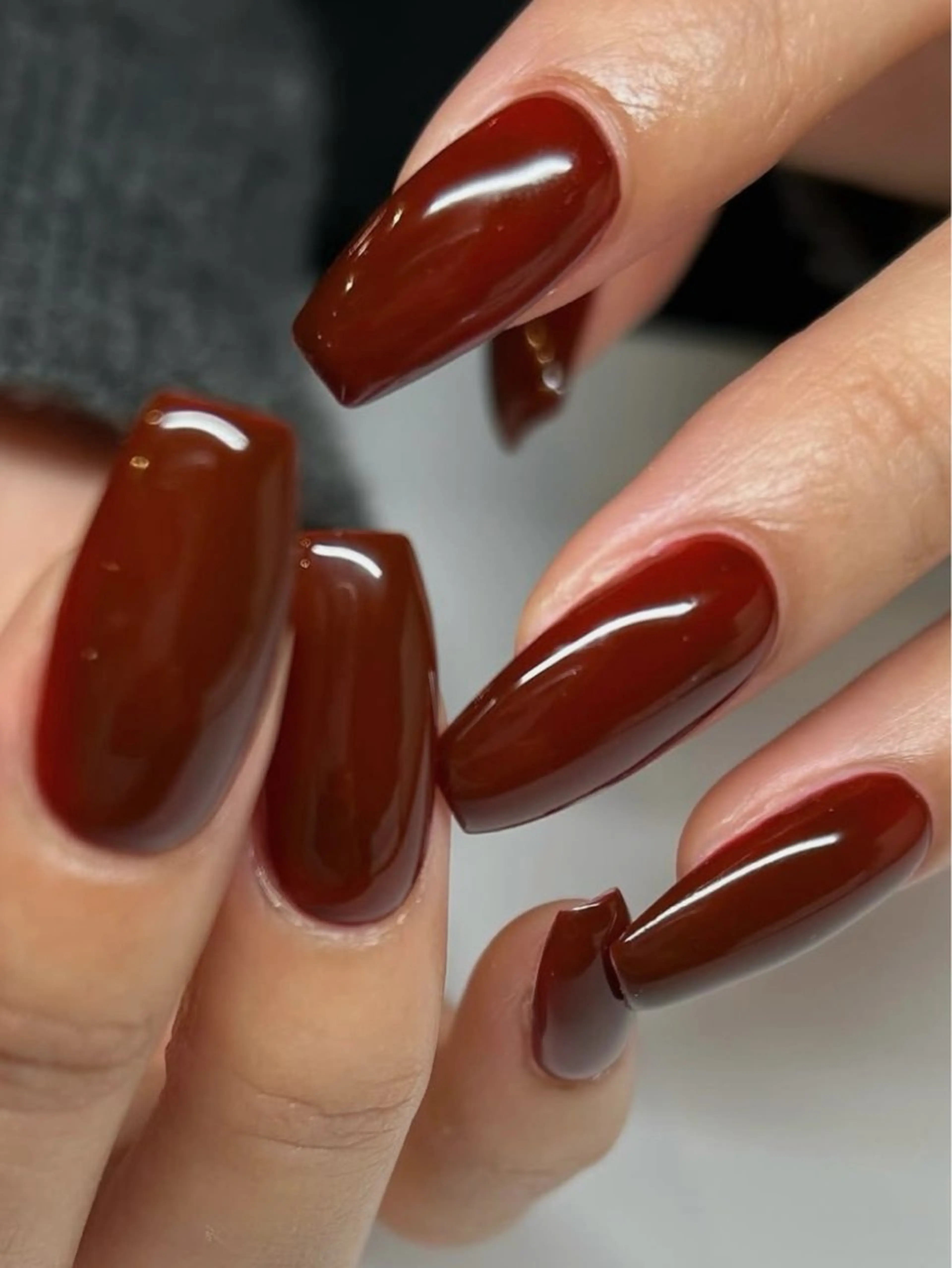 ネイル アートネイル ボルドー ニュアンスネイル ワンカラーネイル 赤色 talo .のネイルデザイン