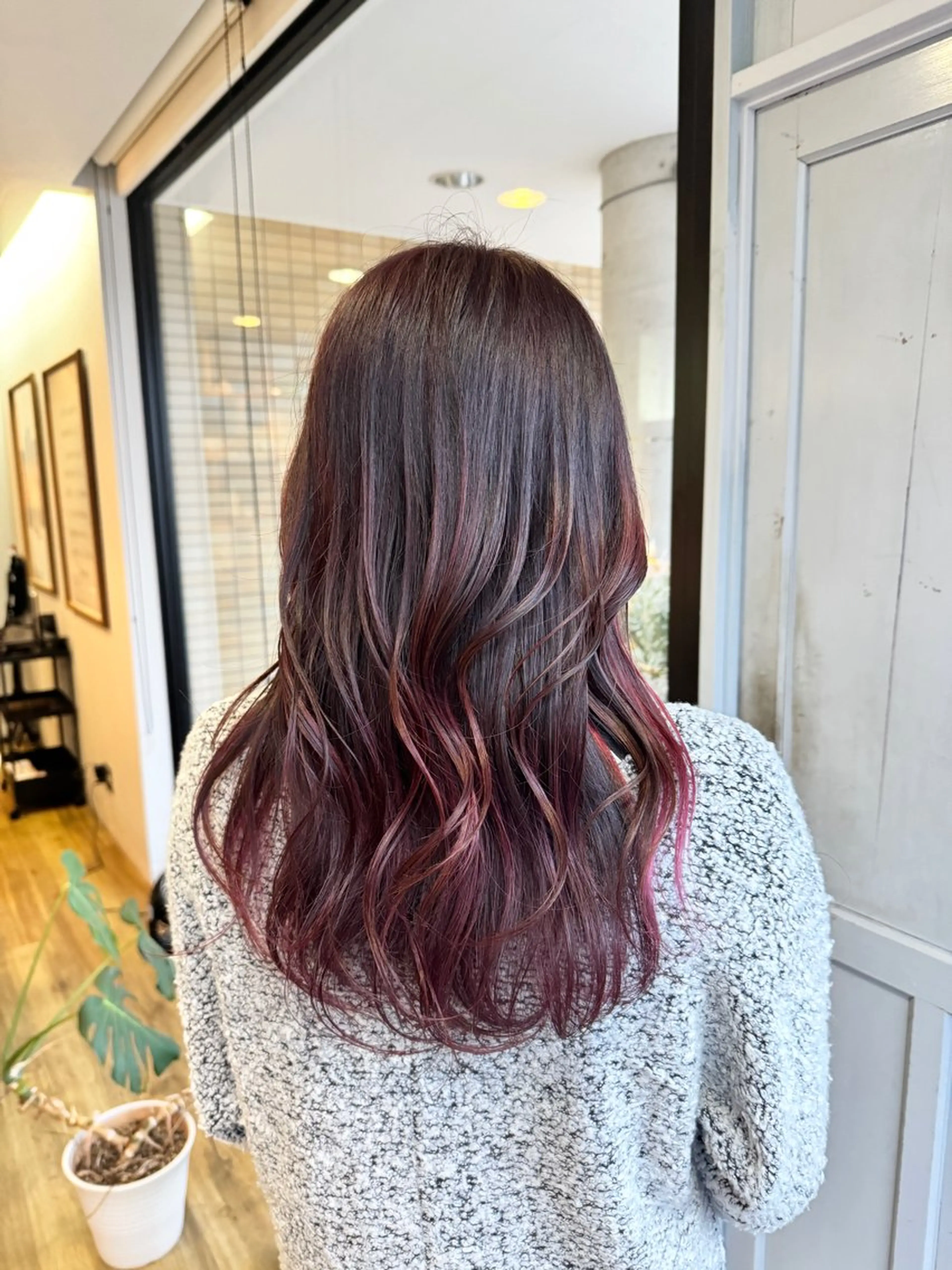 ロング カラー ピンクカラー ヘアカラー ツキダテ ユイのヘアスタイル
