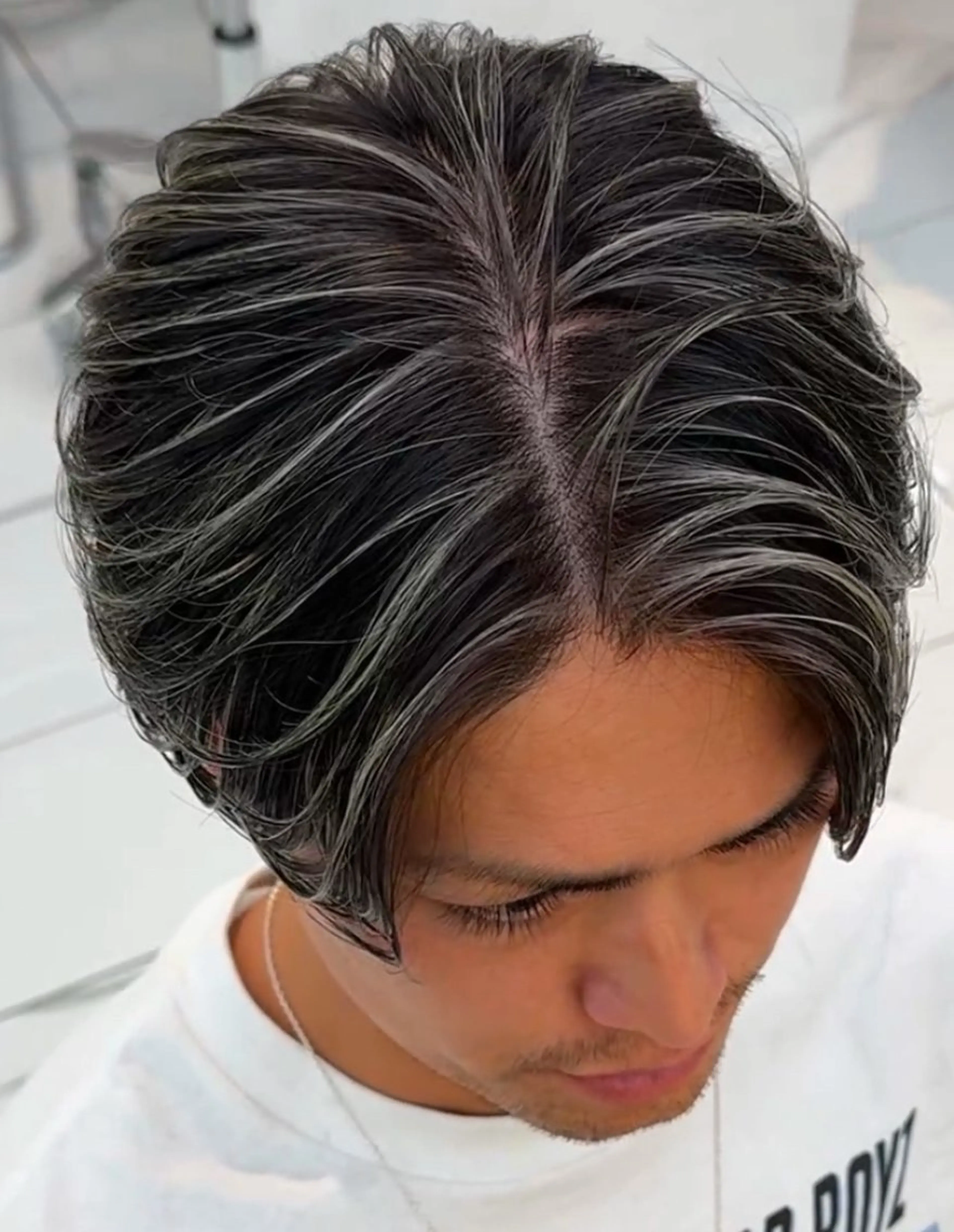 メンズ センターパート メンズハイライト メンズメッシュ カット ヘアカラー 白髪ぼかし/白髪 メッシュ/ゆうとのヘアスタイル