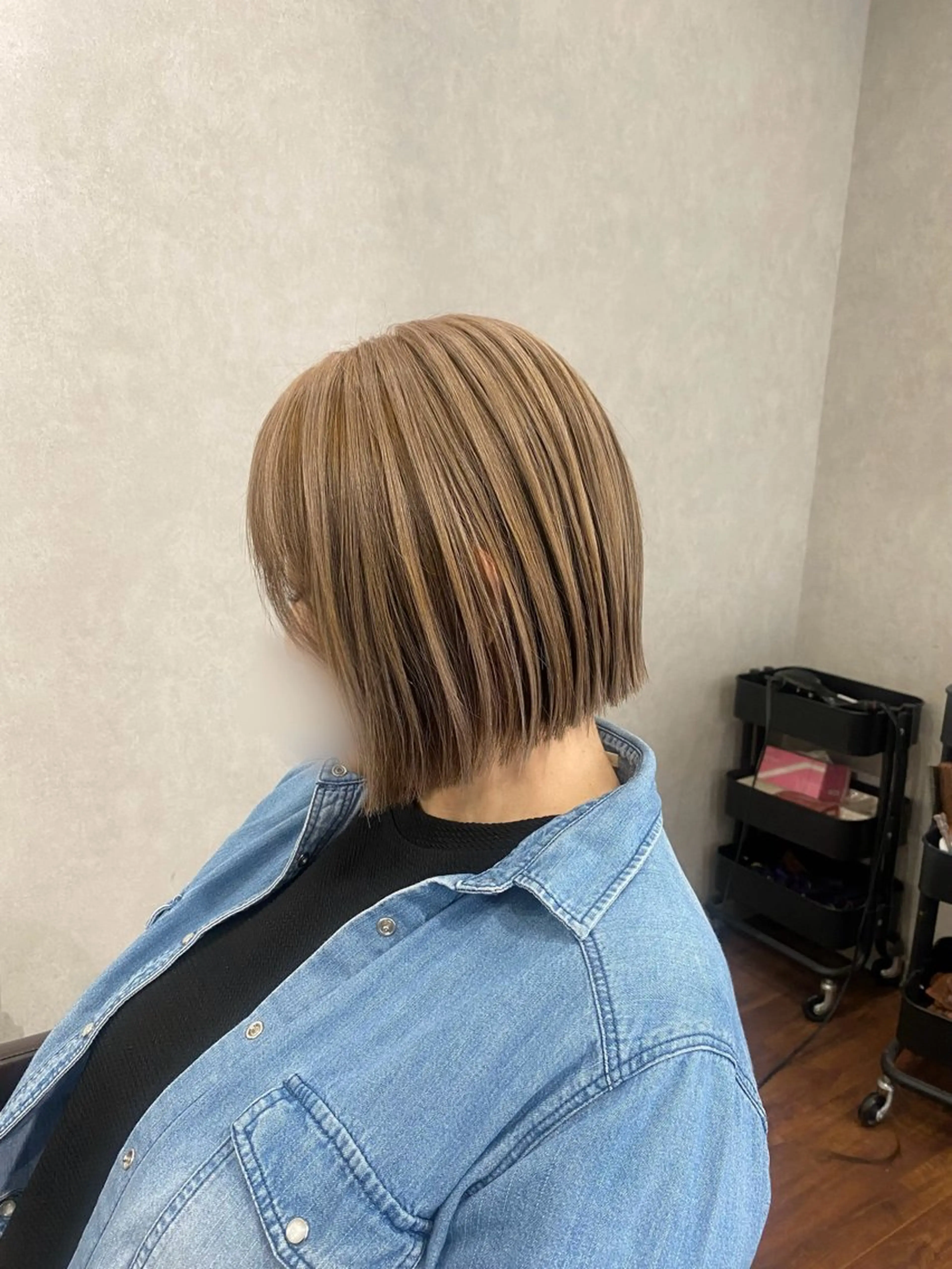 ミディアム カット ヘアカラー _White所属・ＳＨＩ ＺＵのヘアスタイル