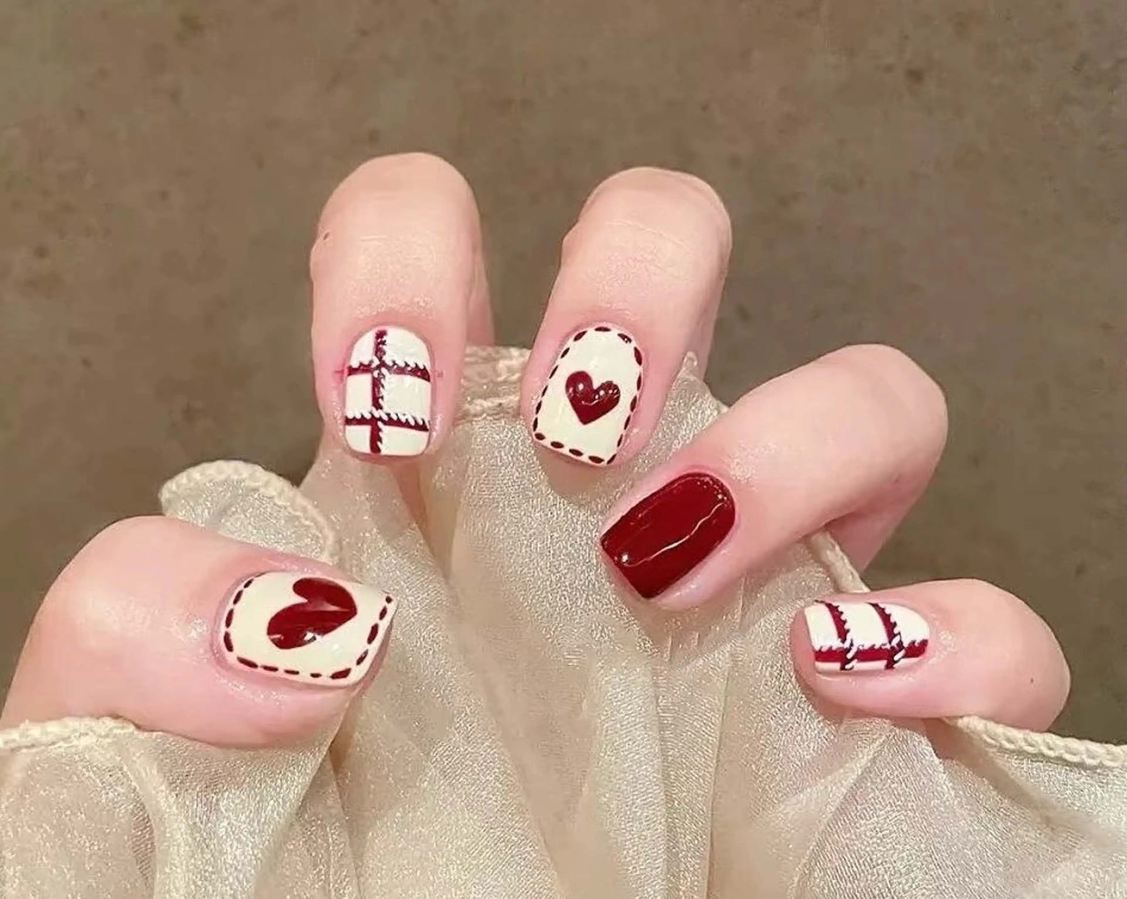 ネイル エリアネイルサロン所属・つ きのネイルデザイン