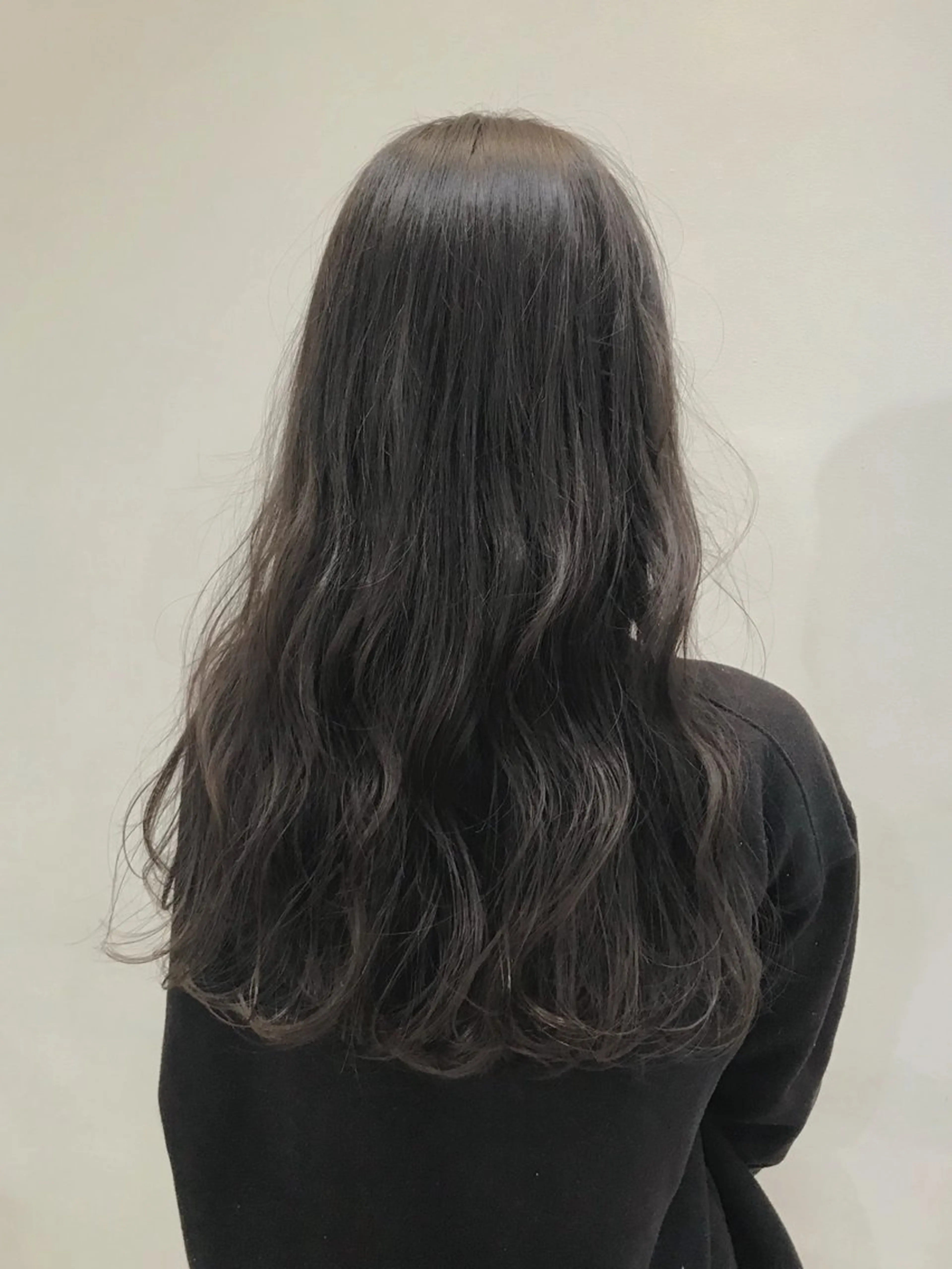 ロング カラー パーマ ブルーカラー ブルーグレー ブルーグレージュ グレージュ Lien所属・marika/透明感 カラー/レイヤーのヘアスタイル