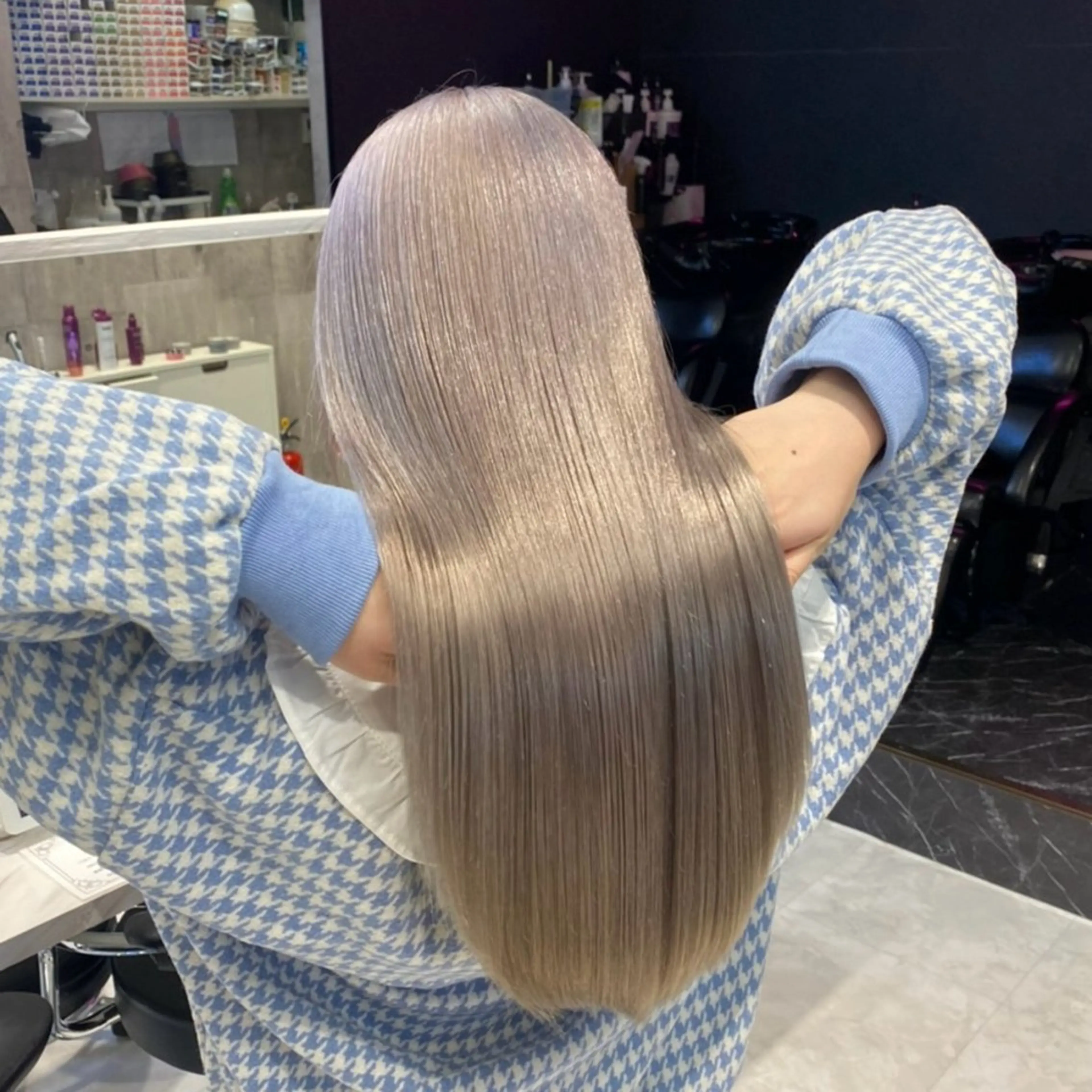 ロング カラー ベージュカラー ミルクティーベージュ トリートメント 💎艶々ハイトーン MOE💍🤍のヘアスタイル