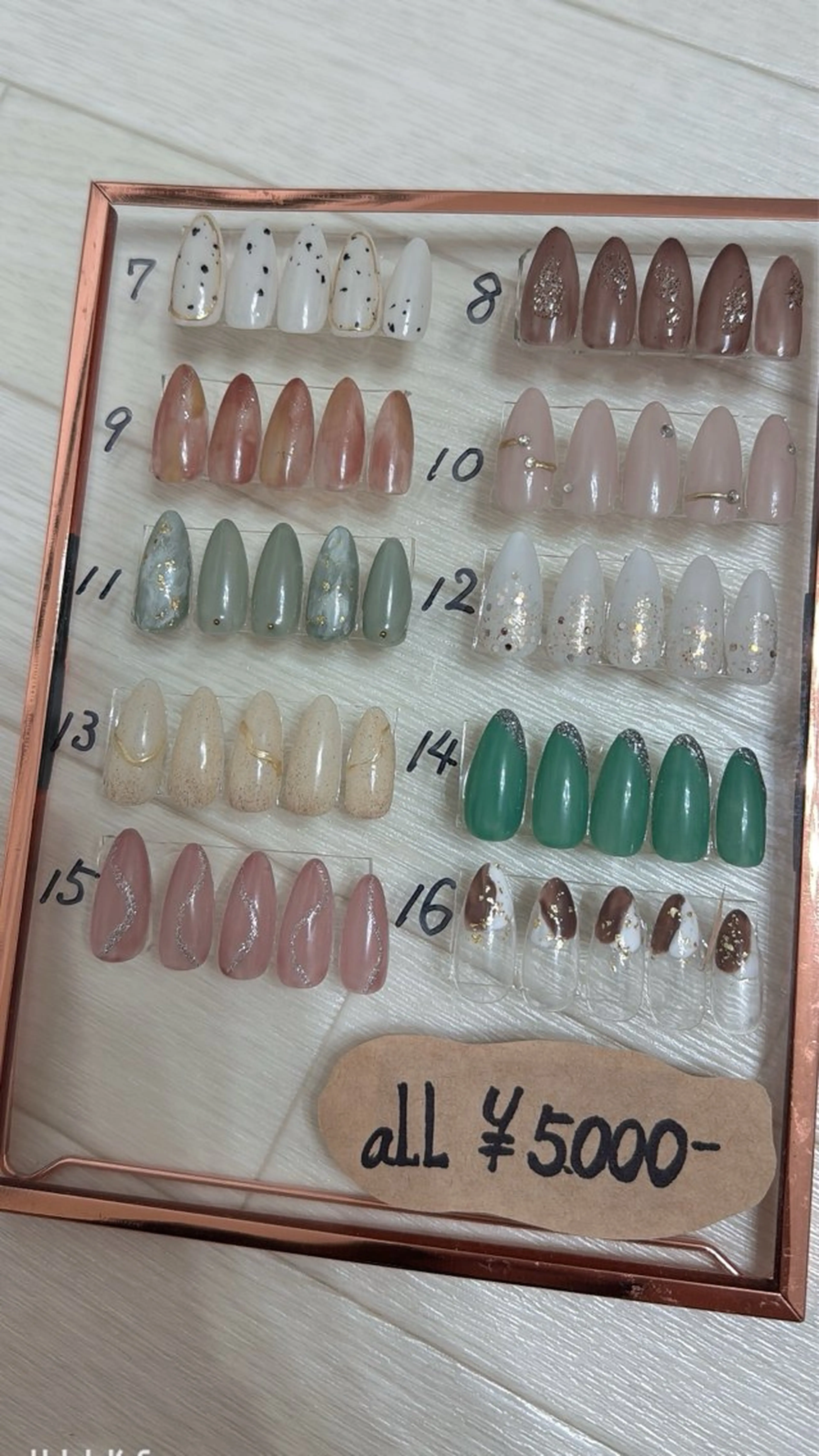 シンプルデザイン5,000円の写真