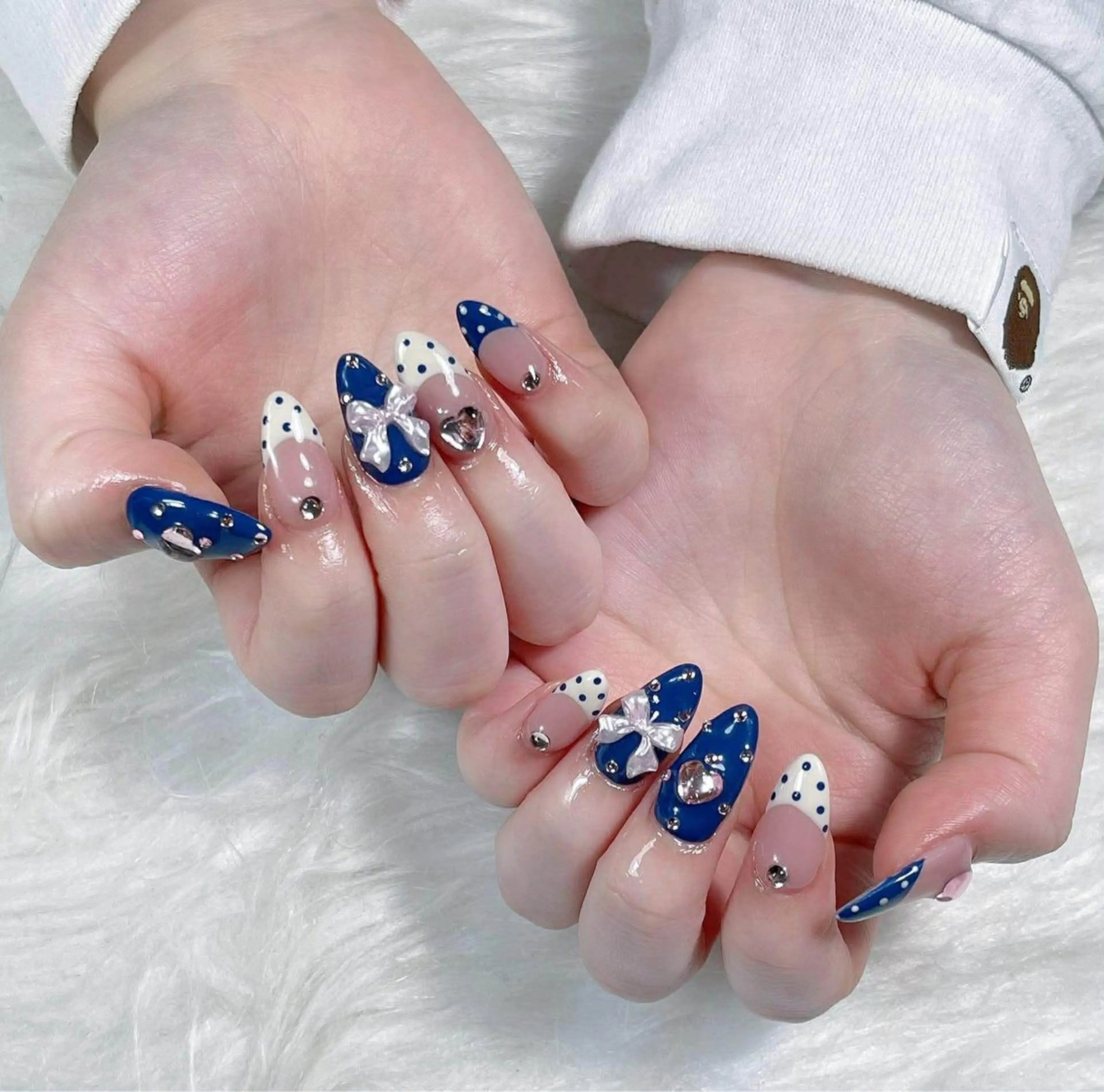 ネイル 長さ出し フレンチネイル グラデーション キラキラネイル 韓国ネイル ハンドネイル Hana Nail Salonのネイルデザイン