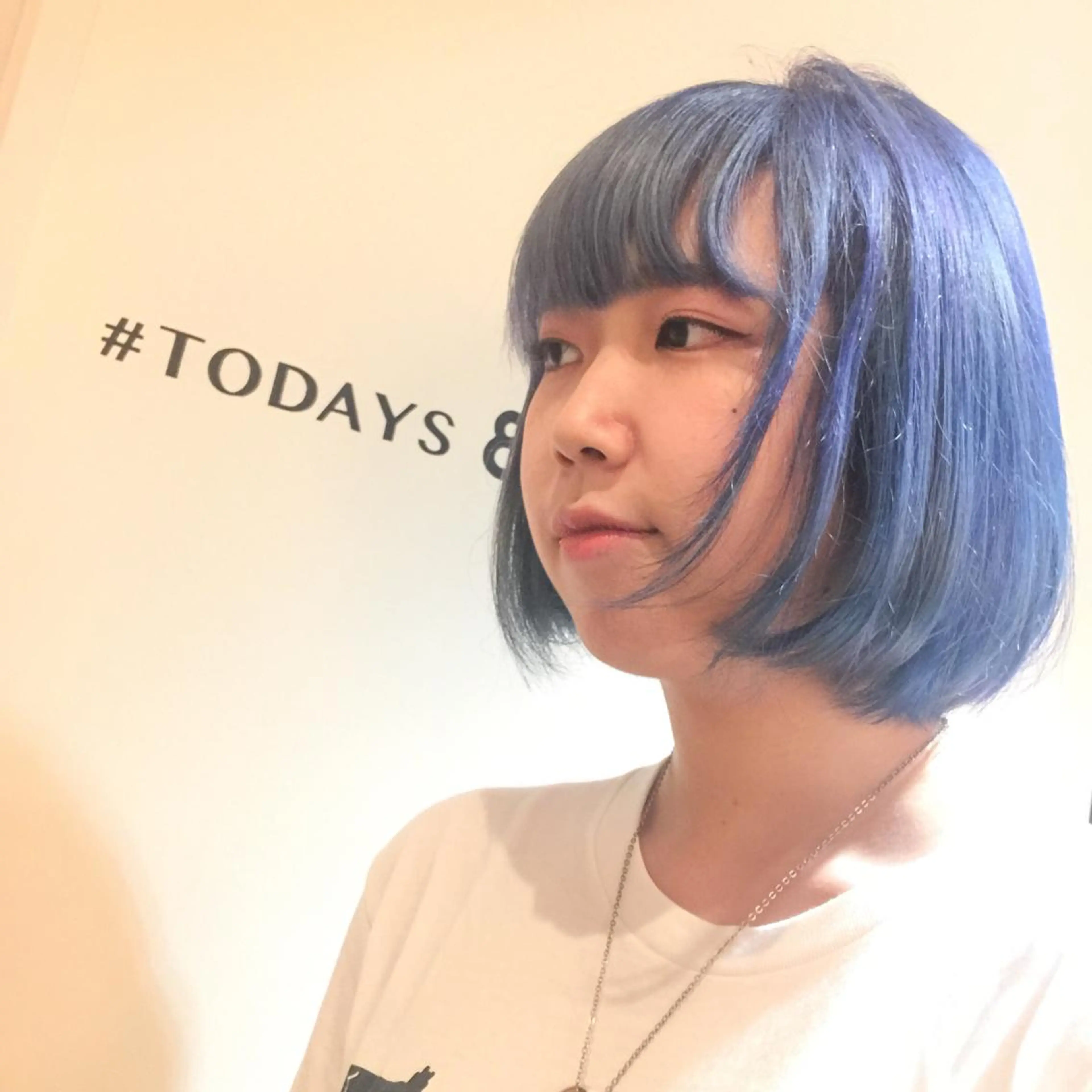 カラー ブリーチ ブルーカラー ホワイト&レイヤーカ ットエクステ長畠俊輔のヘアスタイル