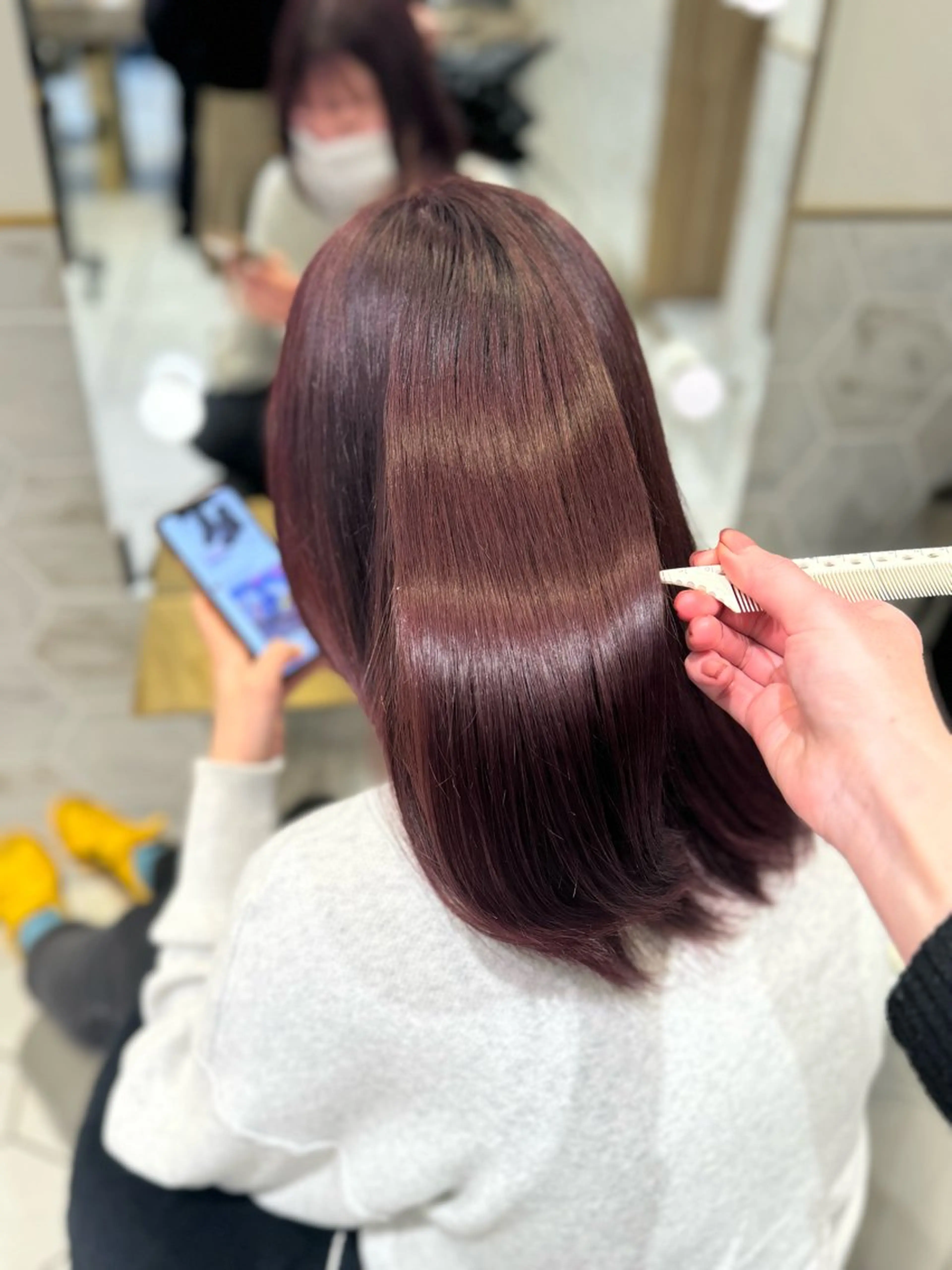 セミロング カラー カシス ピンクカラー ヘアカラー costes 今井芽依のヘアスタイル