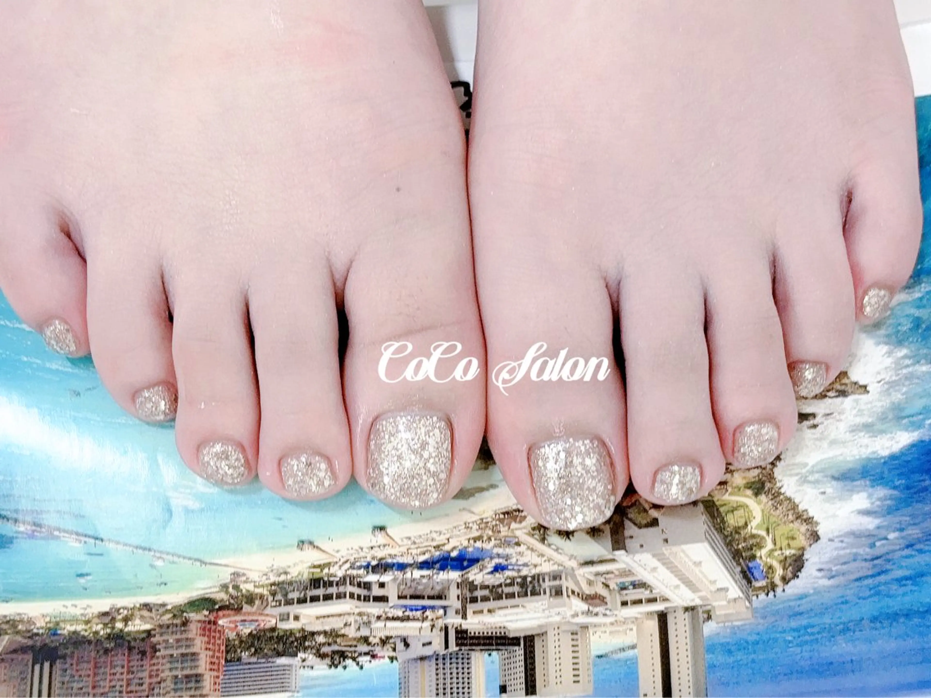 ネイル フットネイル キラキラネイル ワンカラーネイル フットネイル CoCoSalon ネイル/まつ毛予約のネイルデザイン