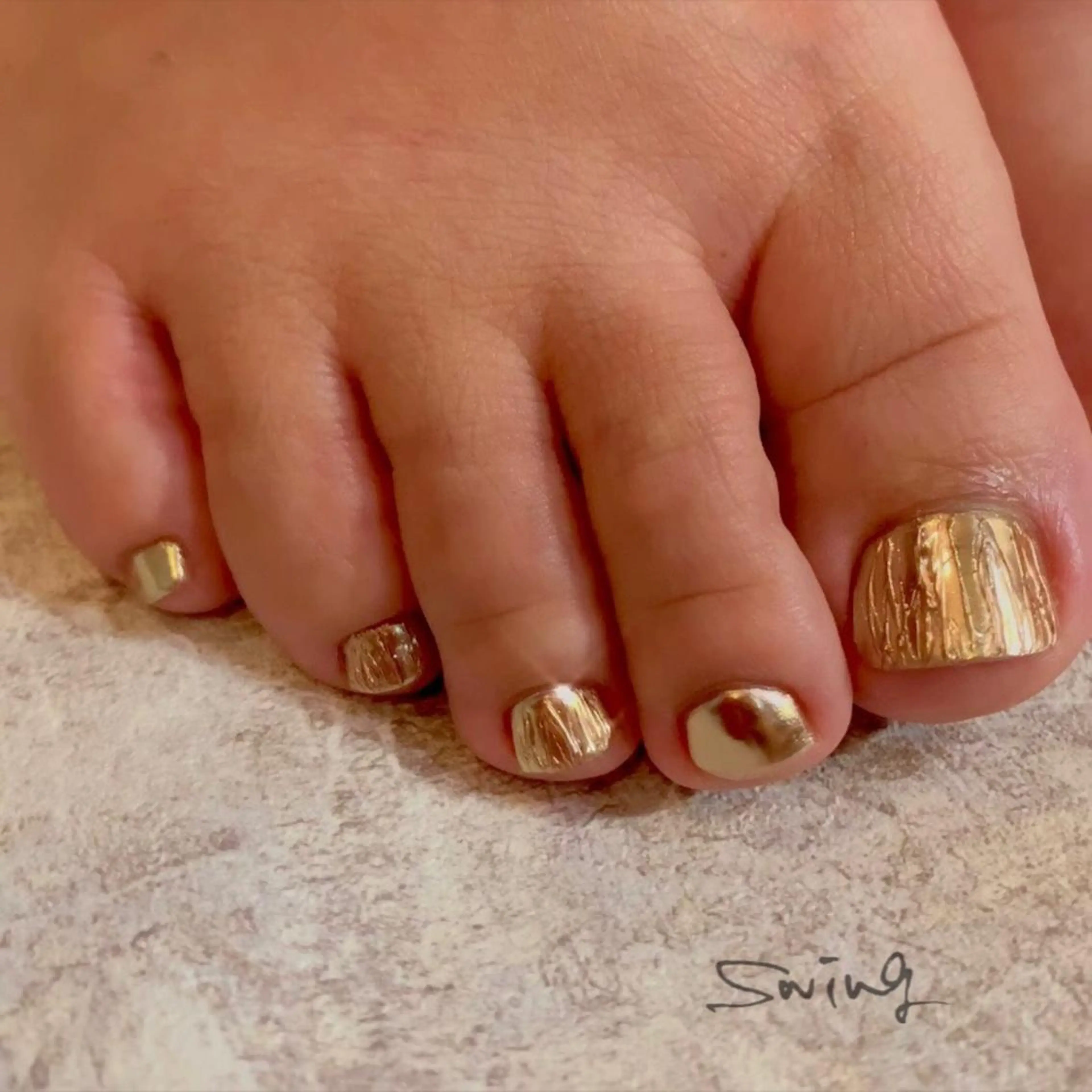 ネイル フットネイル ミラーネイル ニュアンスネイル ワンカラーネイル SWING Nail Salon所属・Yoshida Takakoのネイルデザイン