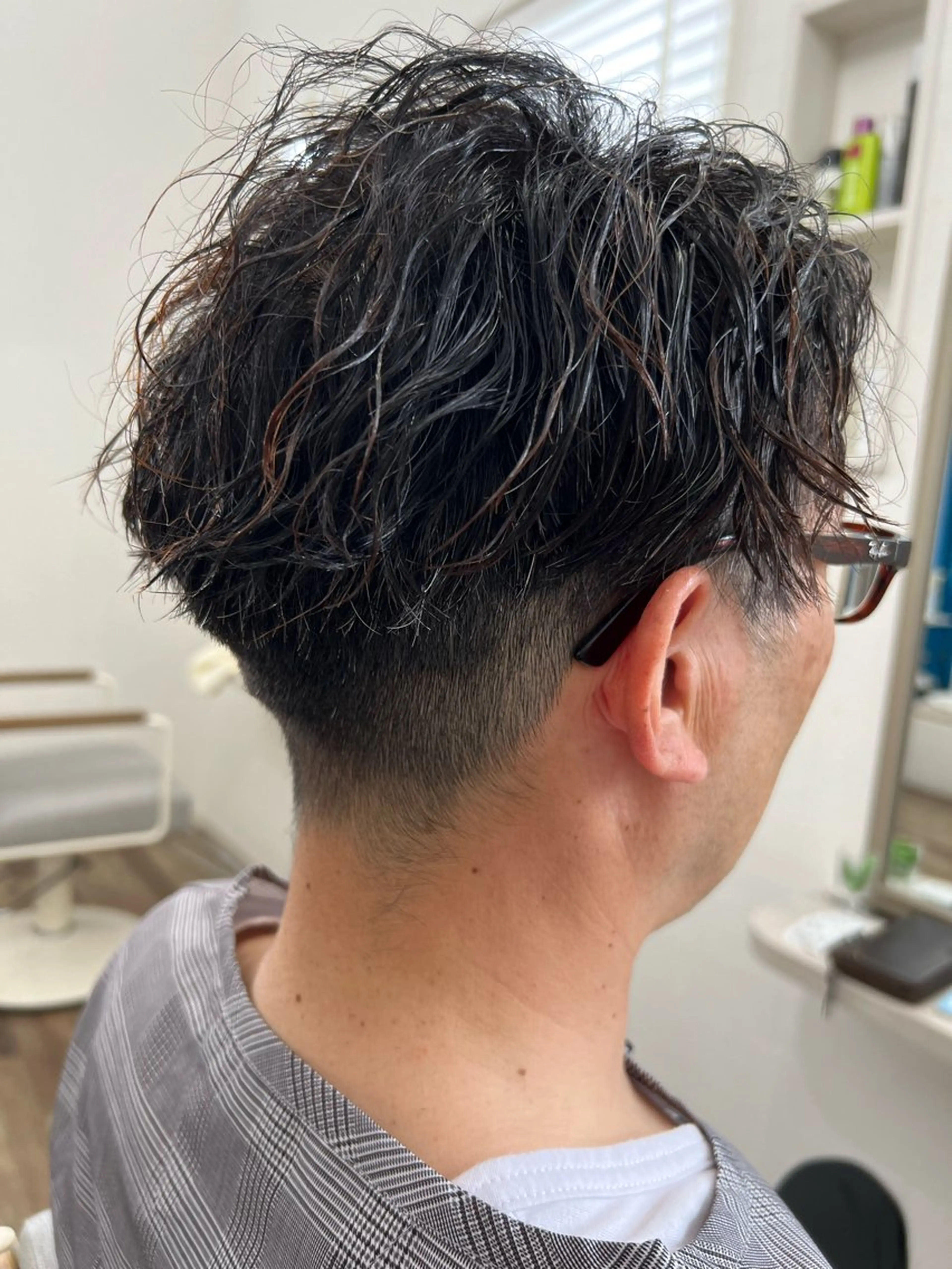 ショート メンズ センターパート メンズパーマ 刈り上げ 似合わせ／ショート 菊田のヘアスタイル