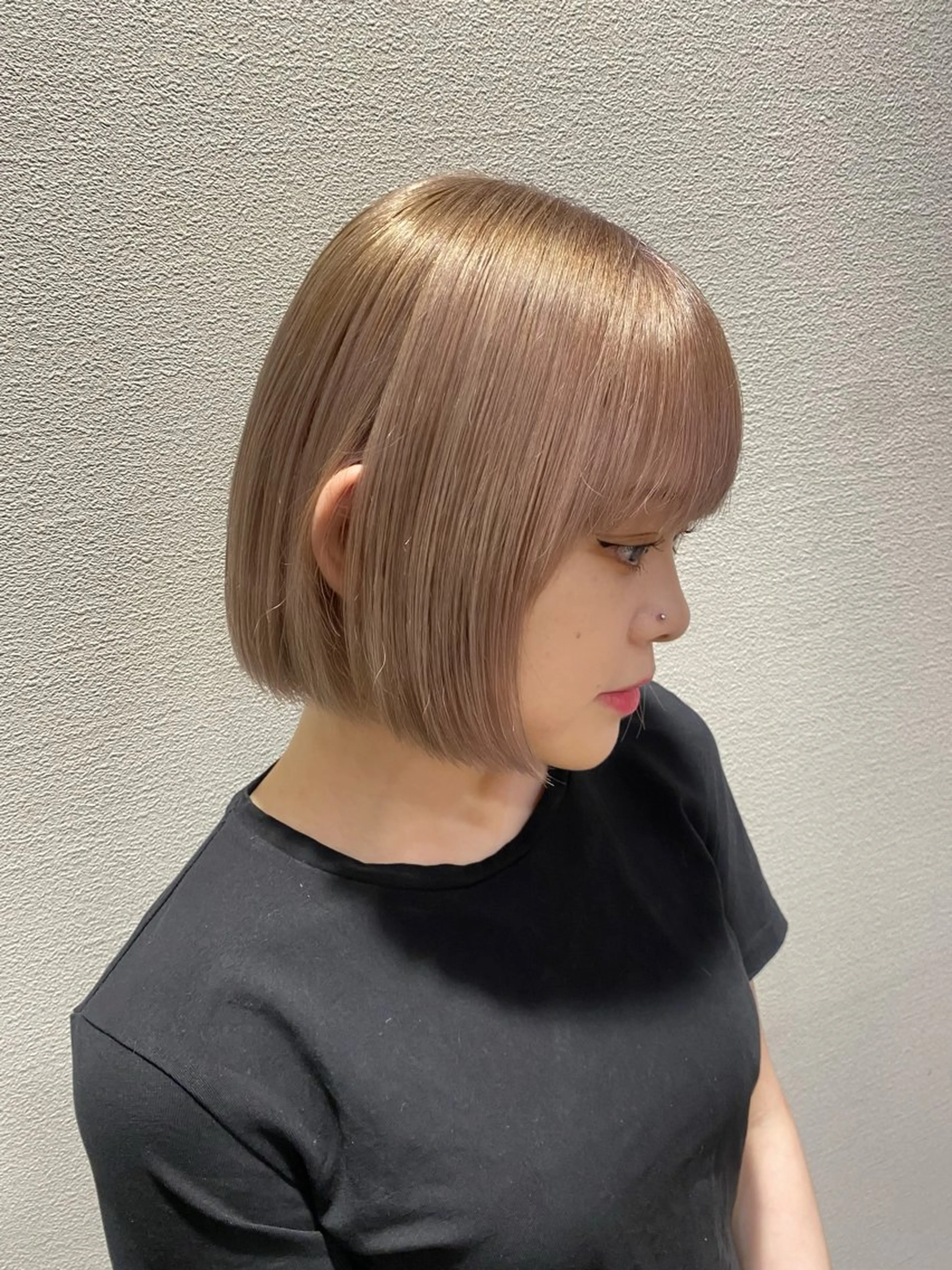 ショート カラー 切りっぱなしボブ ベージュカラー ブリーチ ケアブリーチ ハイトーンカラー ブリーチ/ダブル カラー🧸こころのヘアスタイル