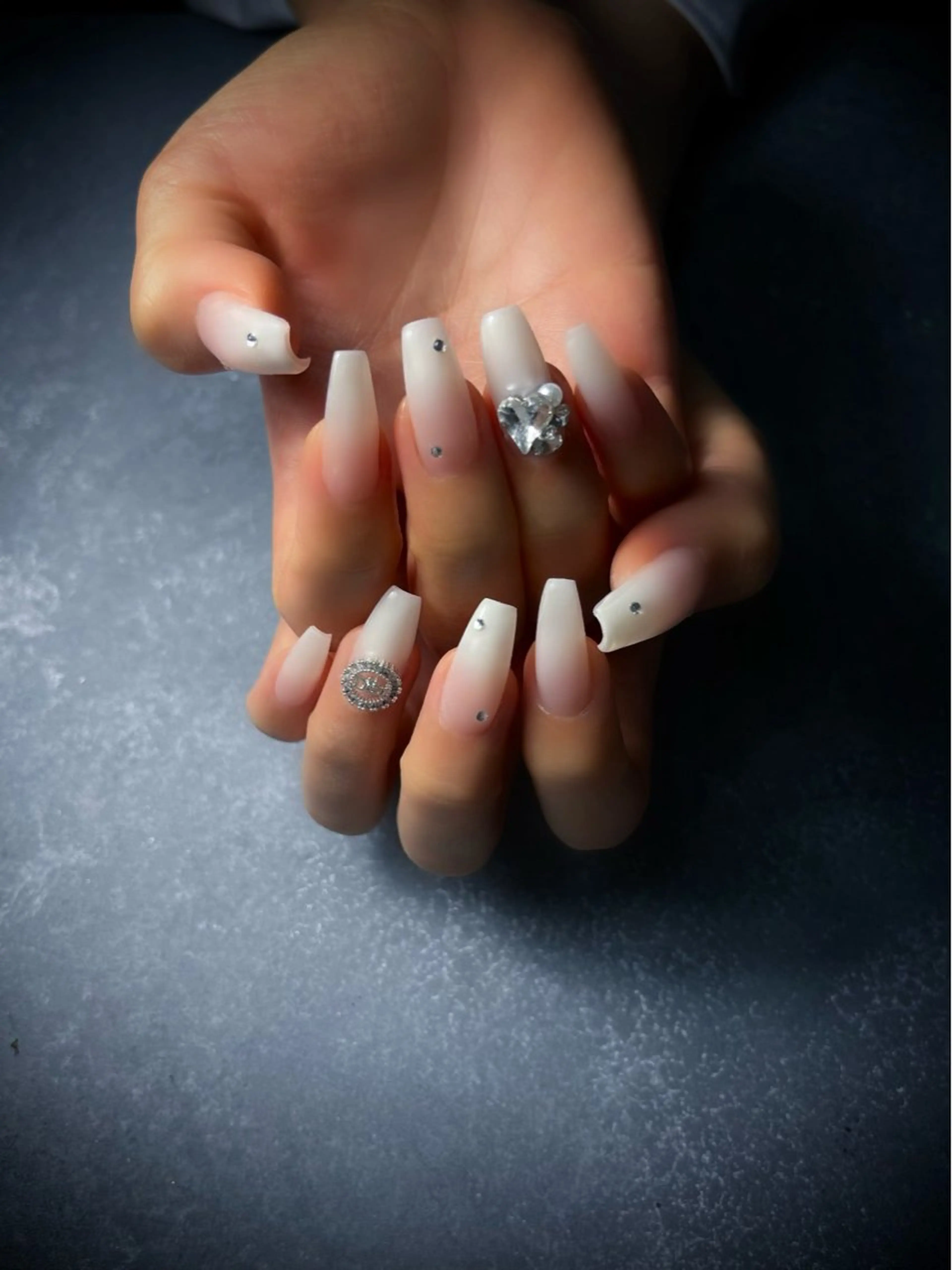 ネイル キラキラネイル マグネットネイル ワンカラーネイル スカルプネイル ワンホンネイル nine.🦋 YUKOのネイルデザイン