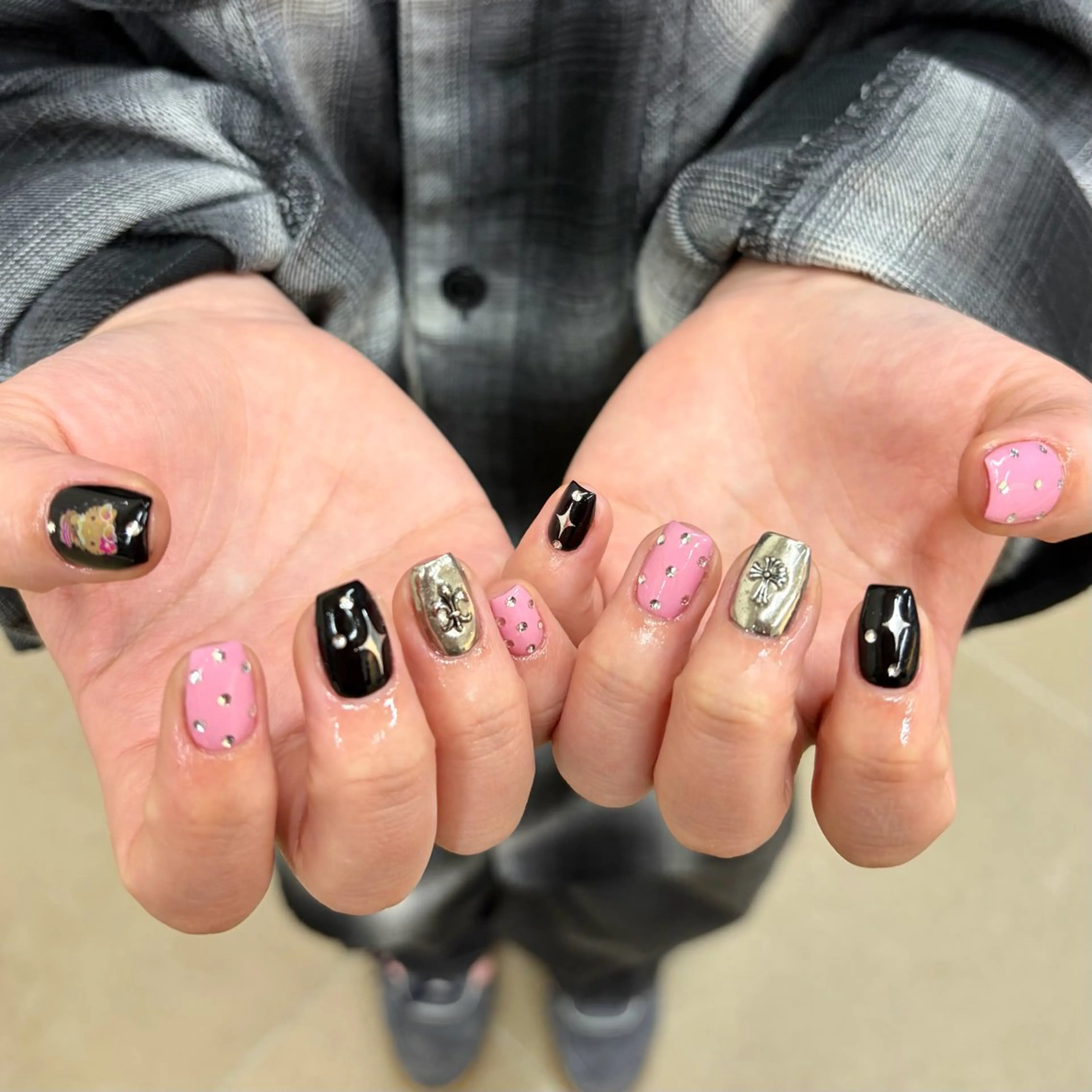 ネイル 韓国ネイル 持ち込み ピンク ハンドネイル フットネイル GRANDEUR焼津 Nana🦖のネイルデザイン