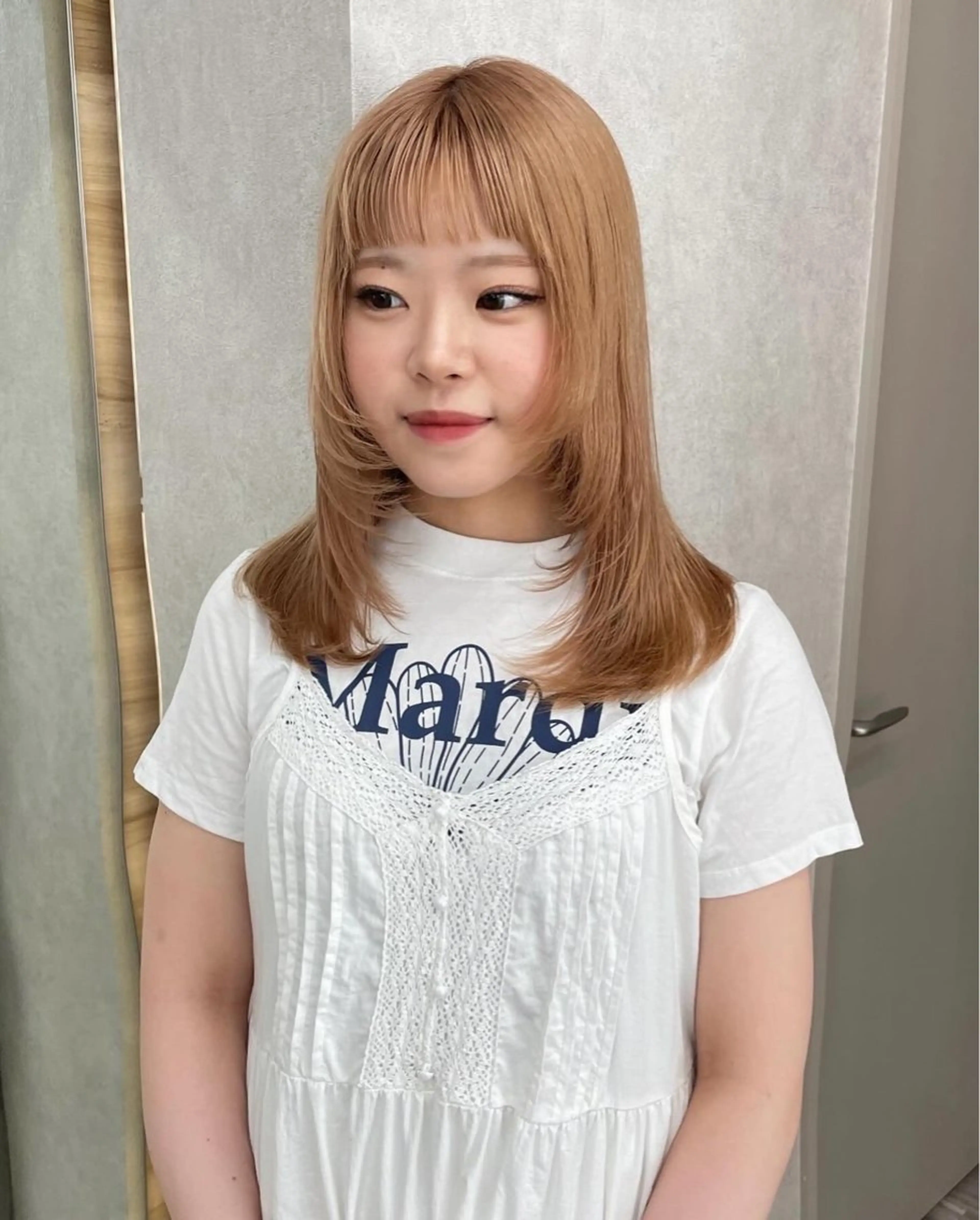 ミディアム カラー ブリーチ ハイトーンカラー 顔周りカット レイヤーカット カット ヘアカラー ブリーチ/ベージュ 💕/momoaのヘアスタイル