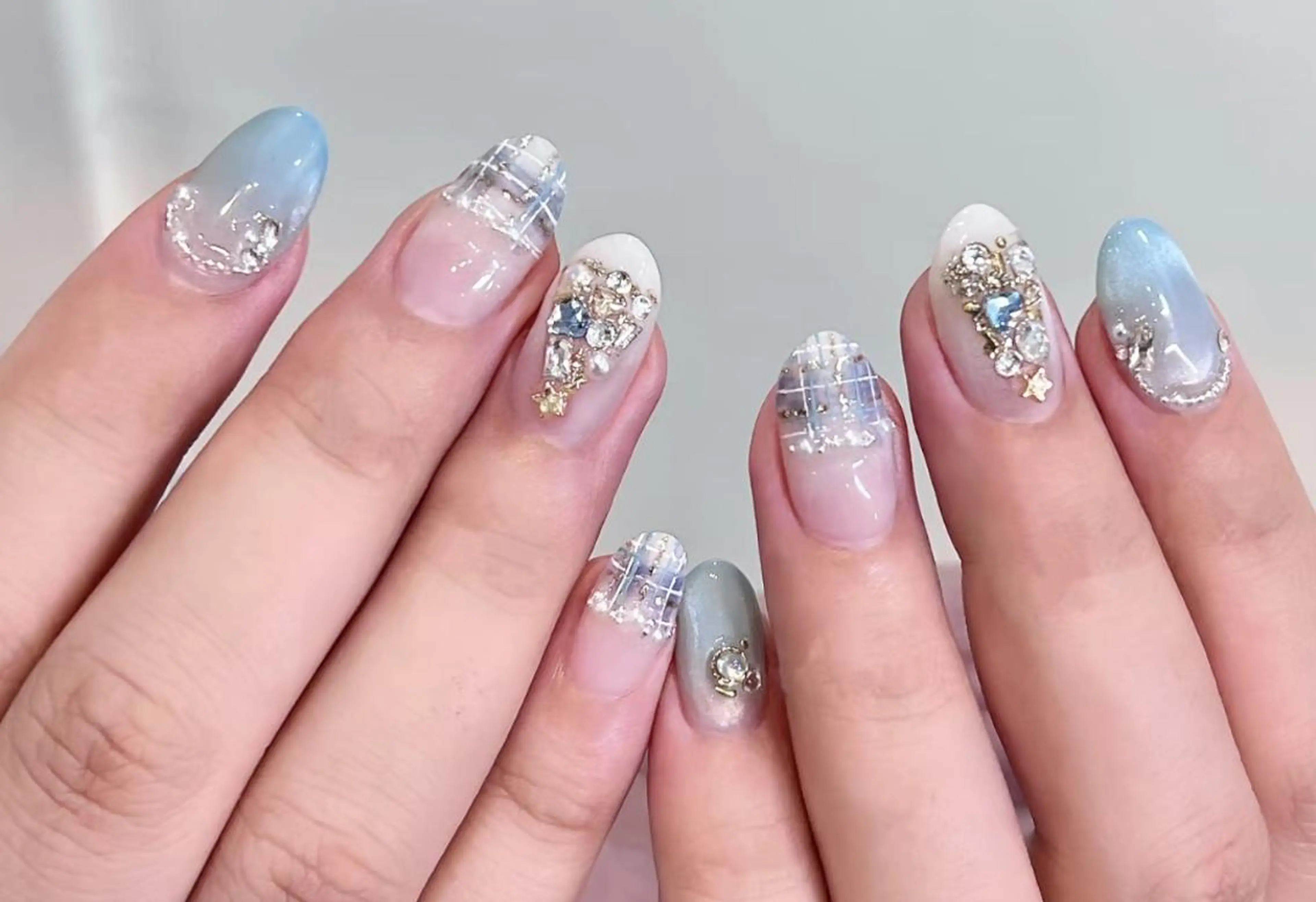 ネイル ハンドネイル 🎀 Ayaka_nailのネイルデザイン