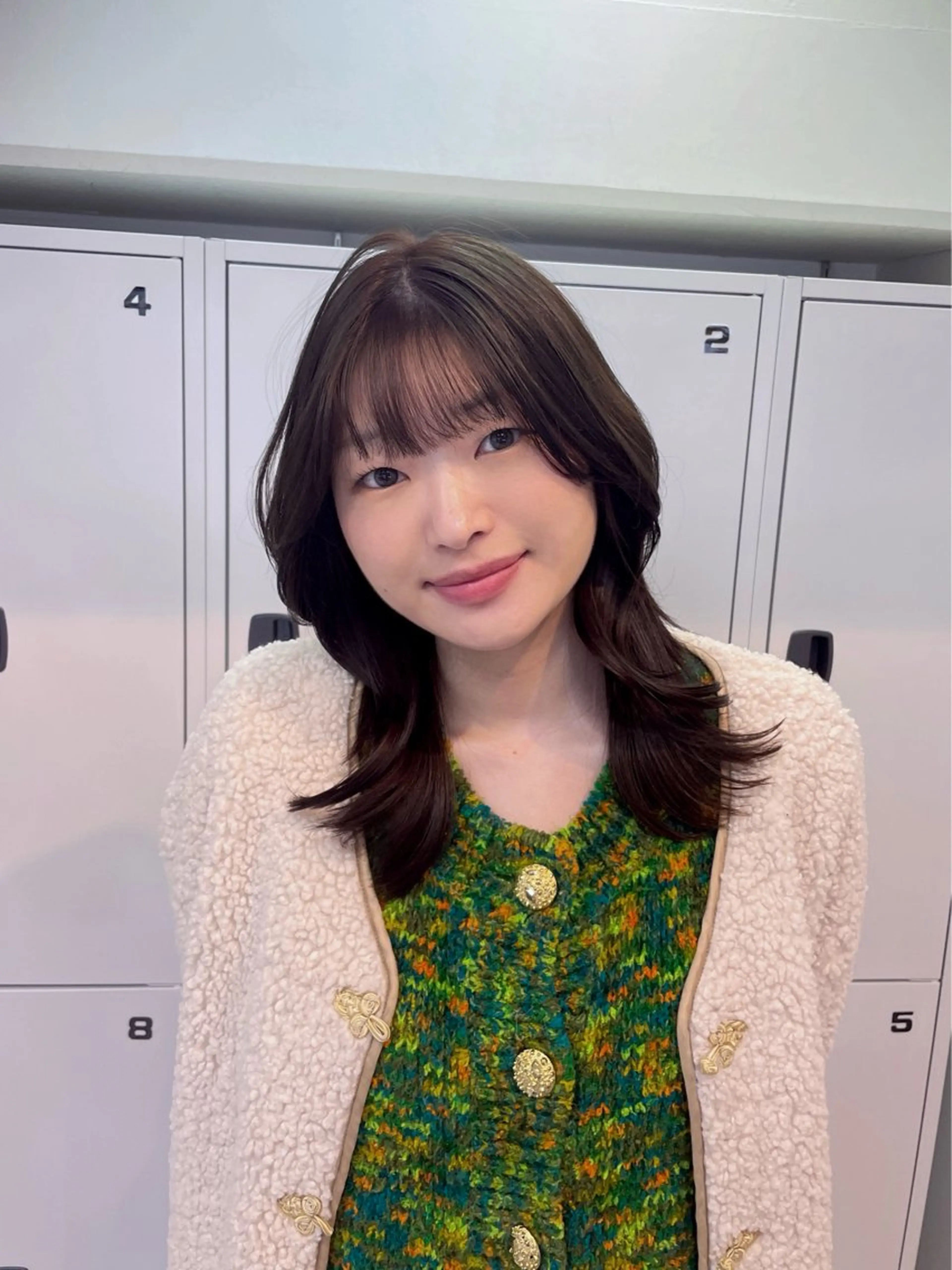 ミディアム カラー ブラウンカラー レッドカラー レッドブラウン レイヤーカット yu-kaハッシュ カット/韓国レイヤーのヘアスタイル