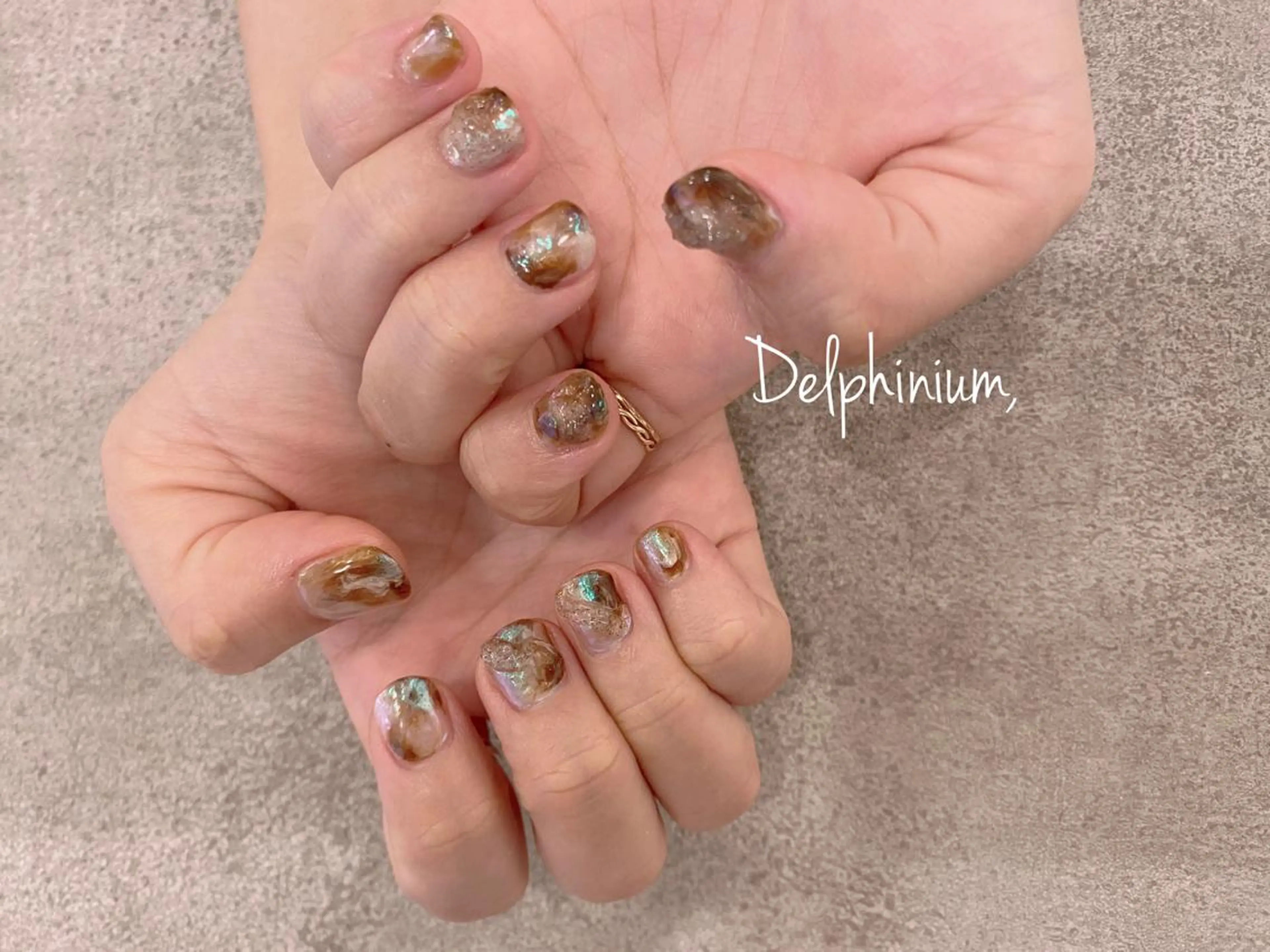 ネイル オーロラネイル ニュアンスネイル ハンドネイル 岡本 友恵のネイルデザイン