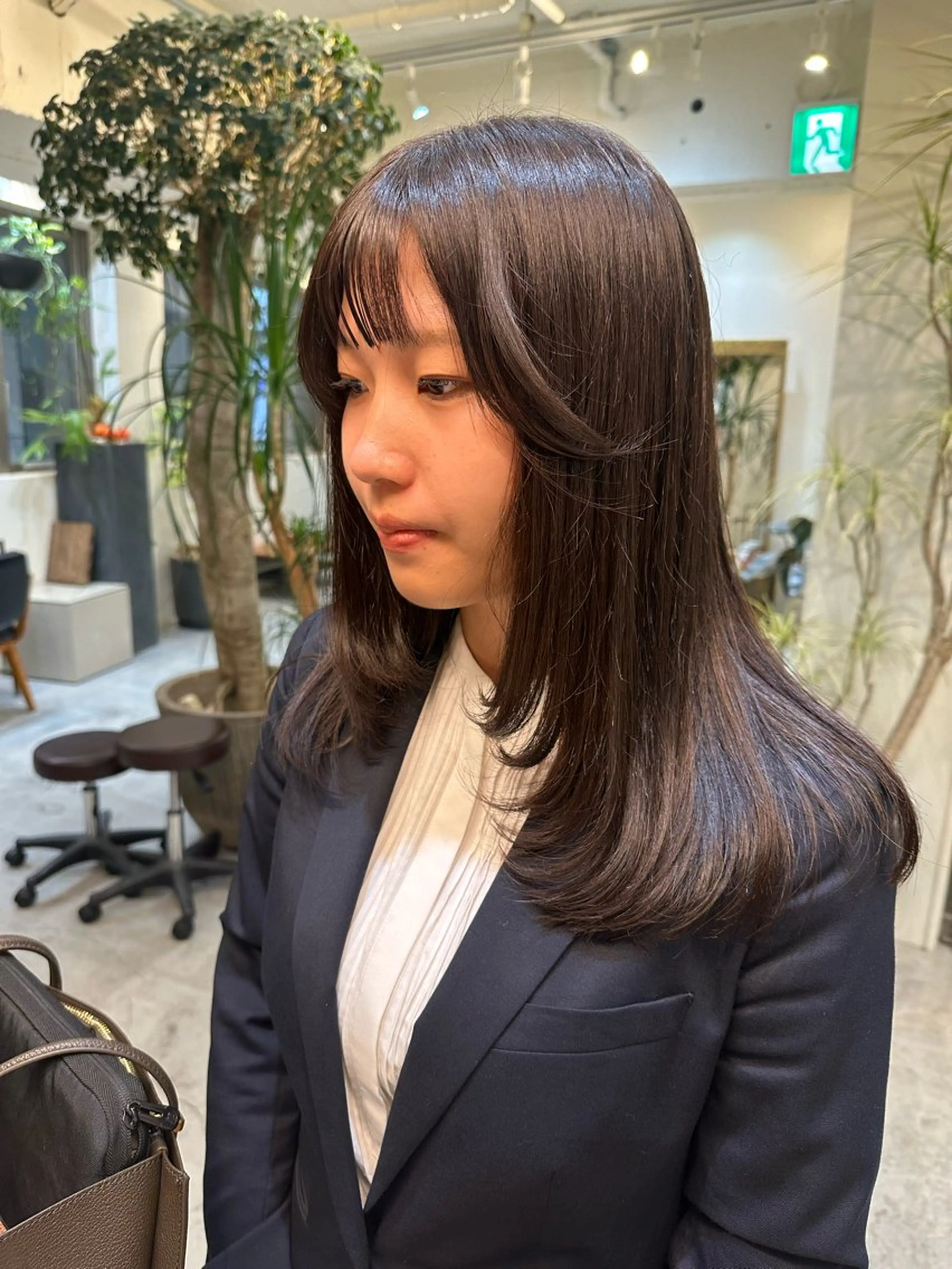 セミロング 顔まわりレイヤー レイヤーカット カット 銀 座のヘアスタイル