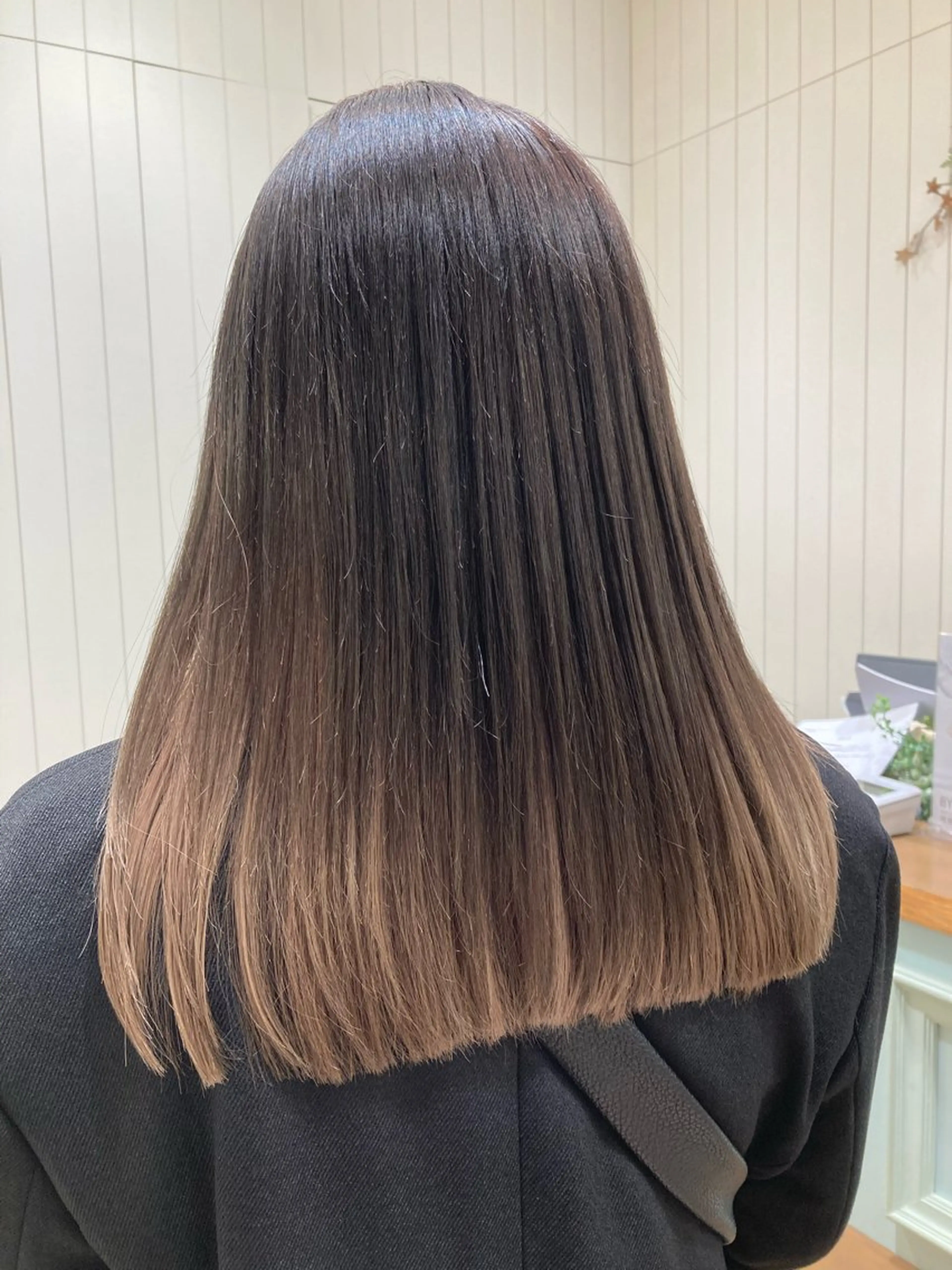 セミロング ヘアカラー むらたみずき /大宮ブリーチカラーのヘアスタイル