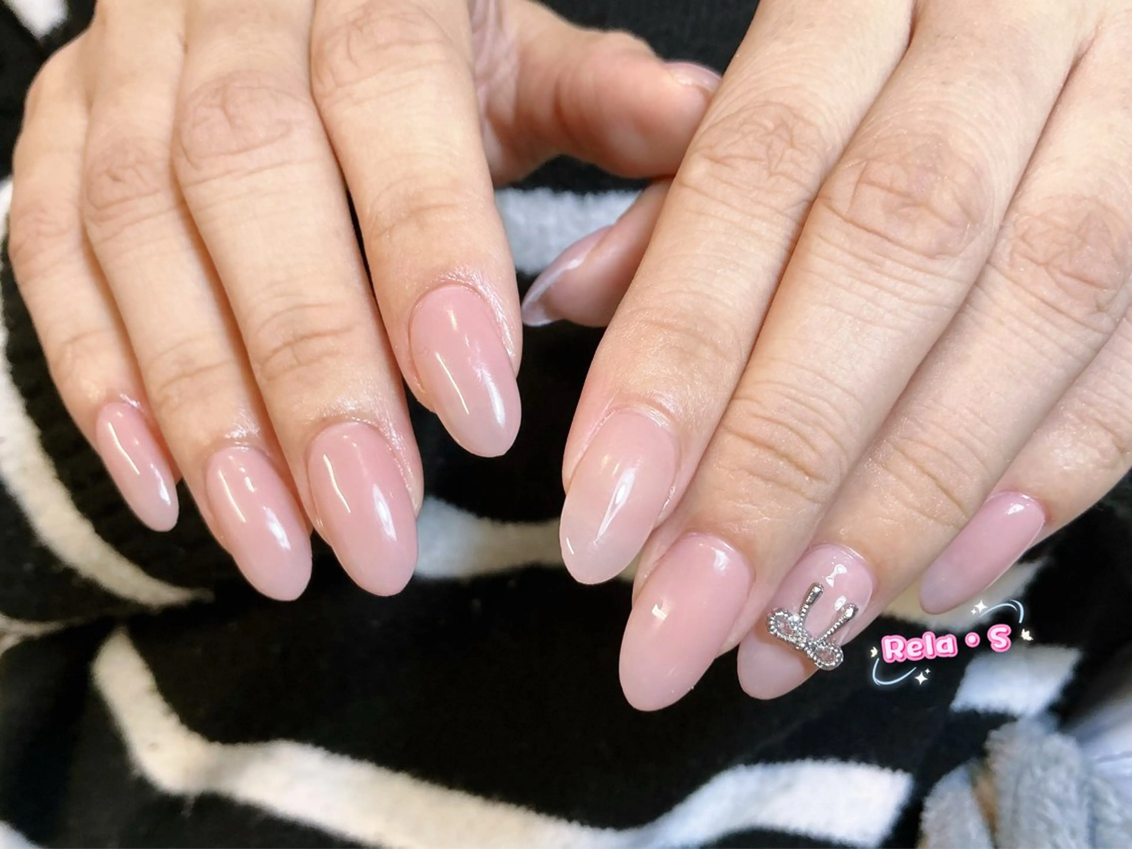 ネイル オーロラネイル 長さ出し フレンチネイル ジェルネイル ガラスフレンチ ハンドネイル Rela・S NAILのネイルデザイン