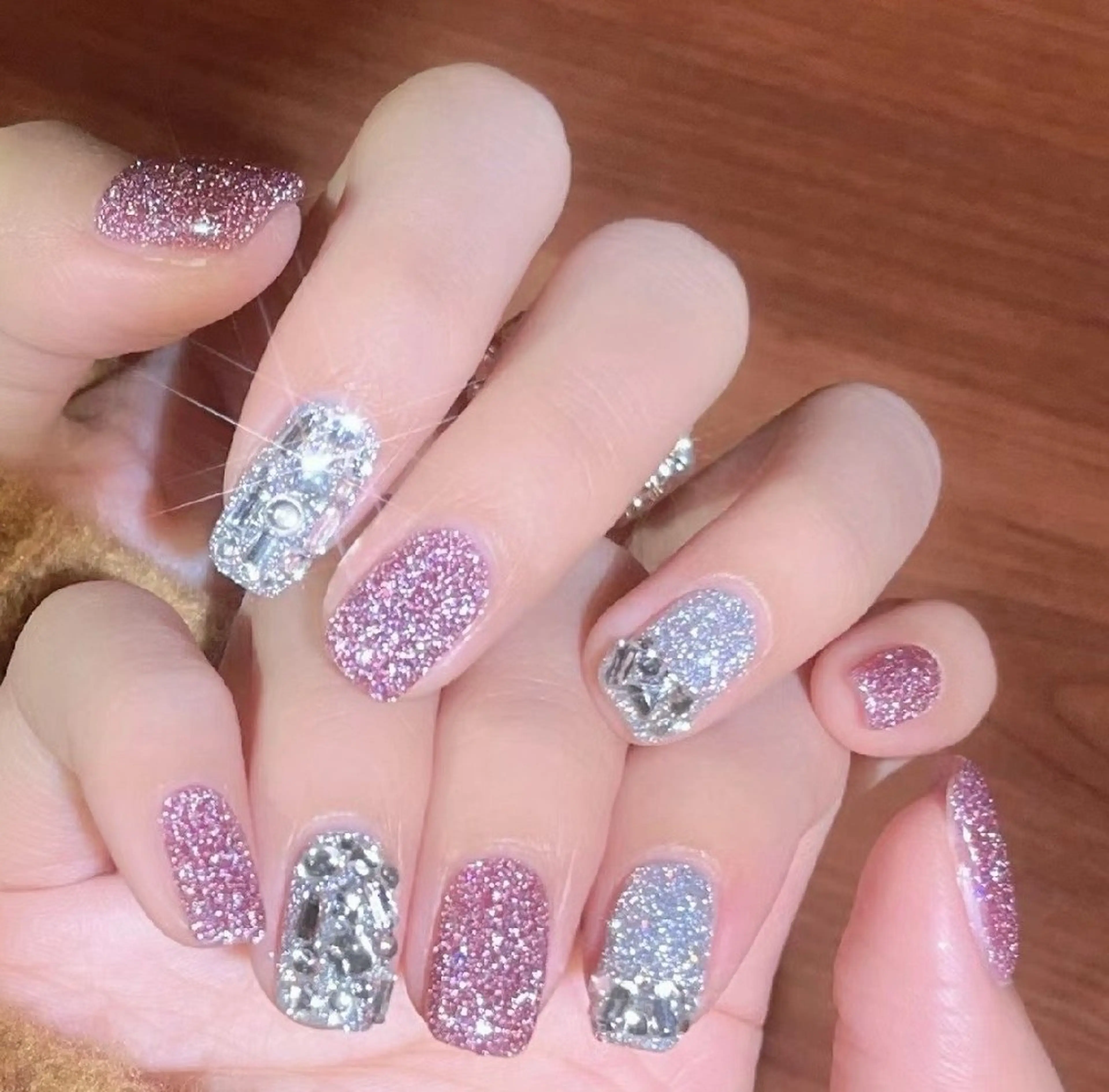 ネイル ハンドネイル ハンドケア pink ladyサロン所属・べ にのネイルデザイン